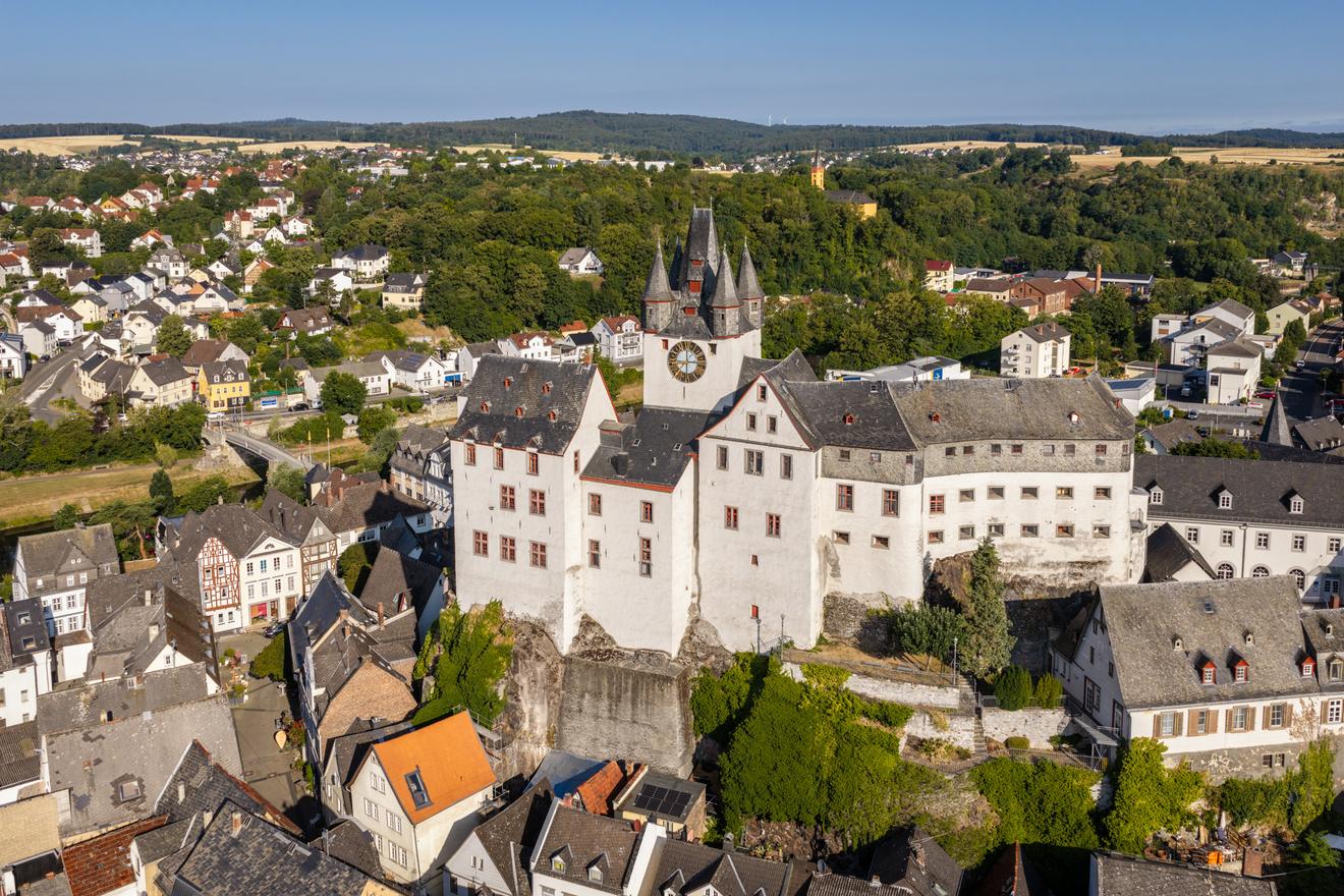 Das Grafenschloß hoch über der Altstadt
