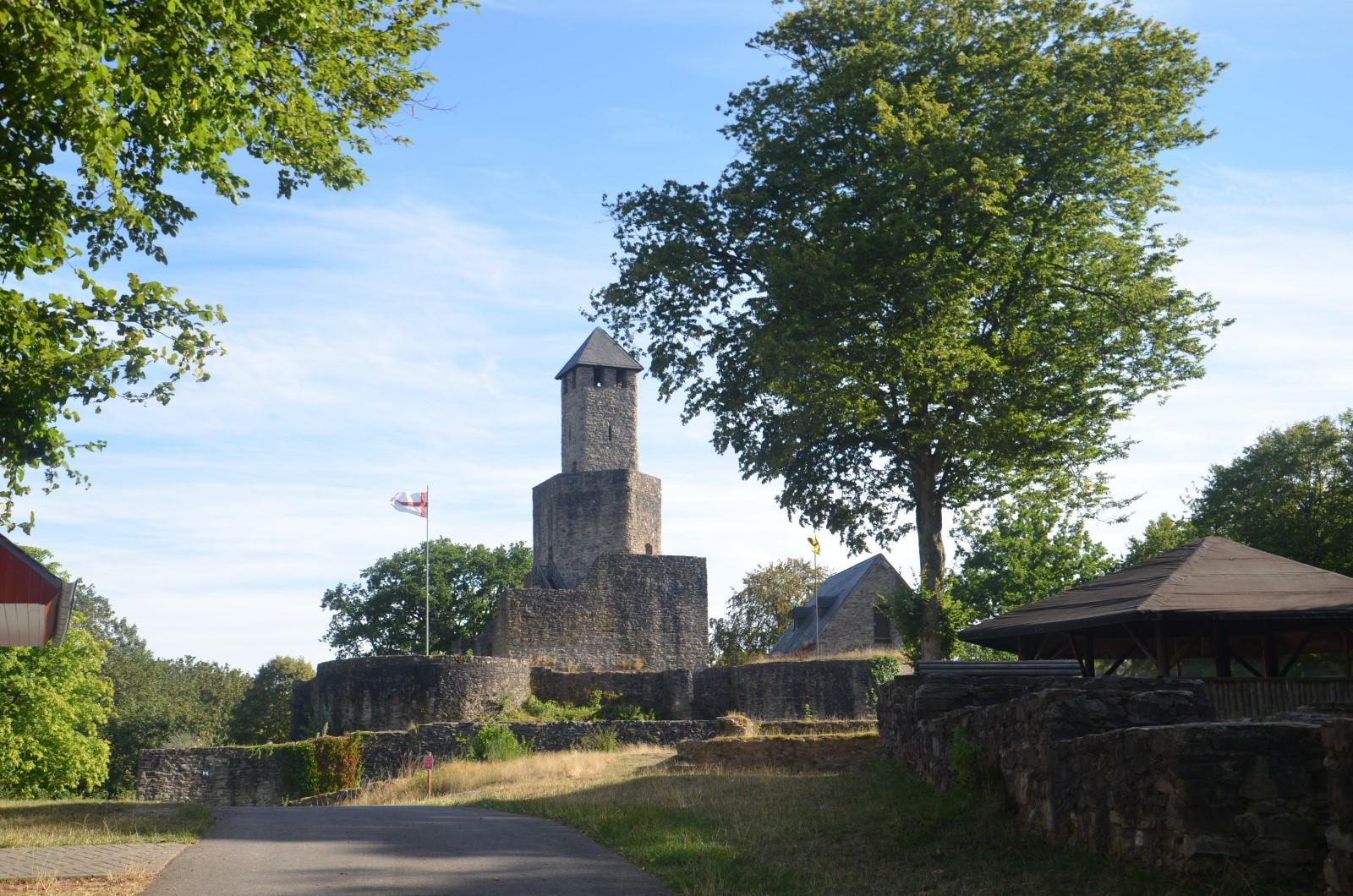 Burg Grimburg Sommer