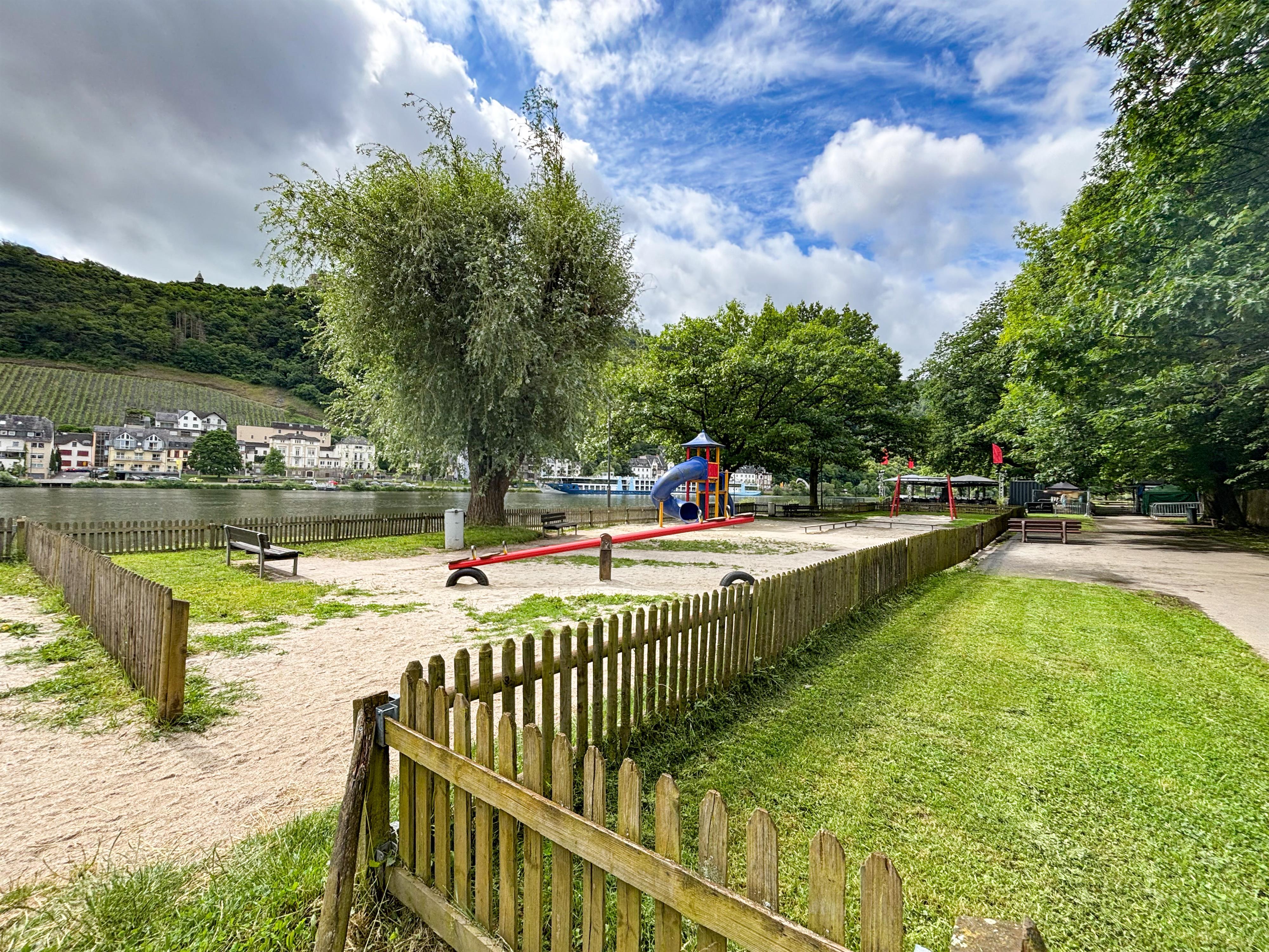 Spielplatz Kues Moselufer