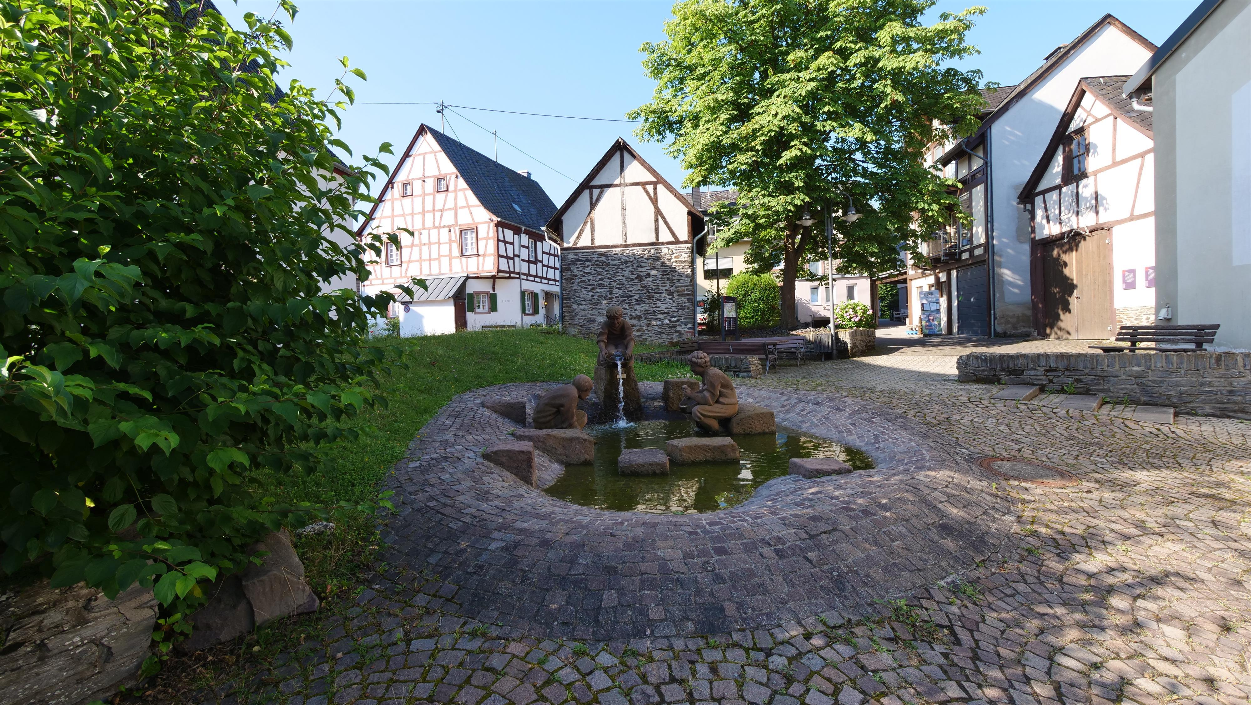 Goldgräberbrunnen Bernkastel-Kues - Andel
