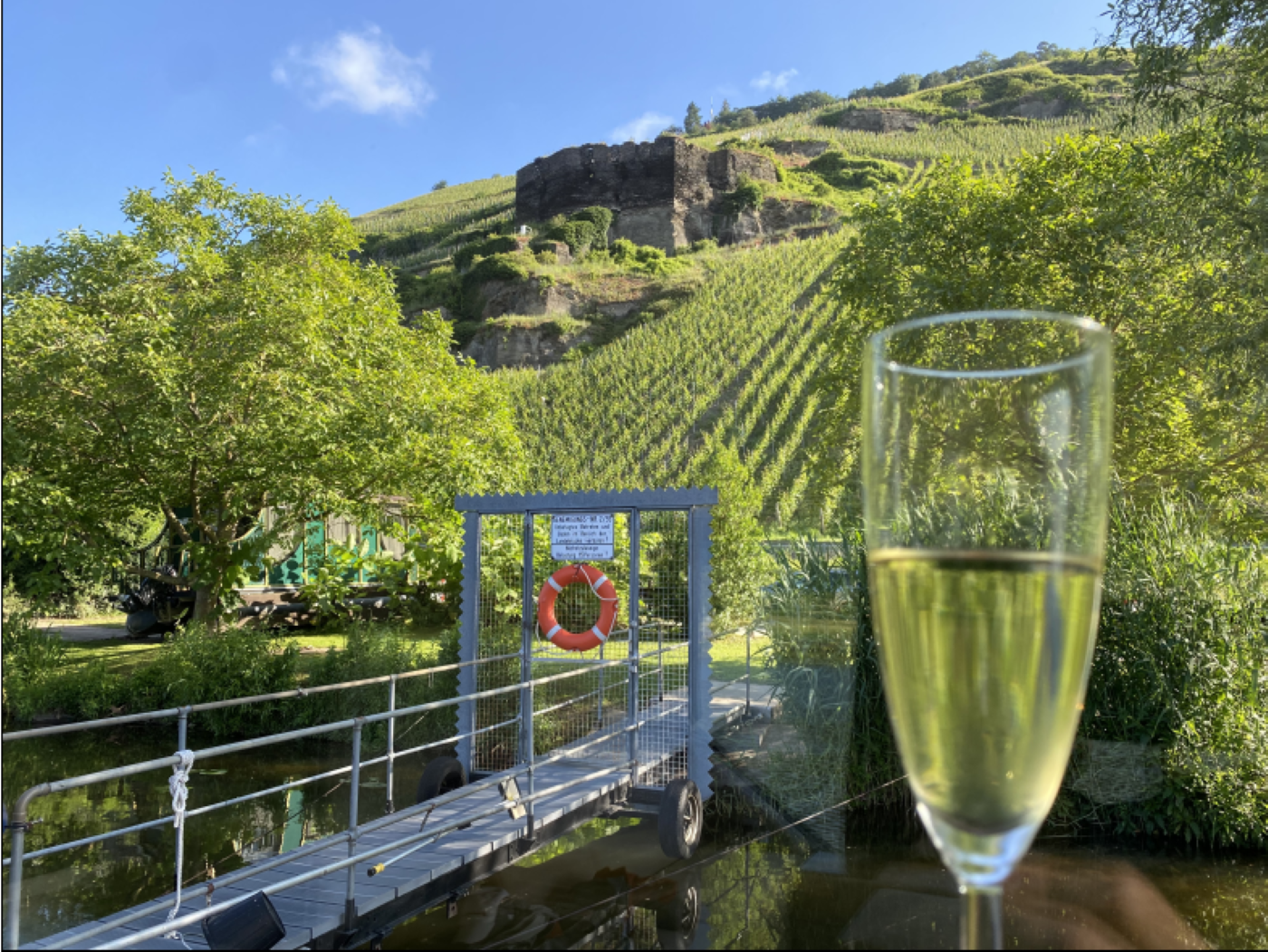 Sektglas mit Ausblick