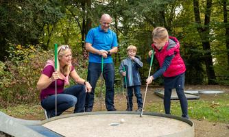 Minigolf im Hain