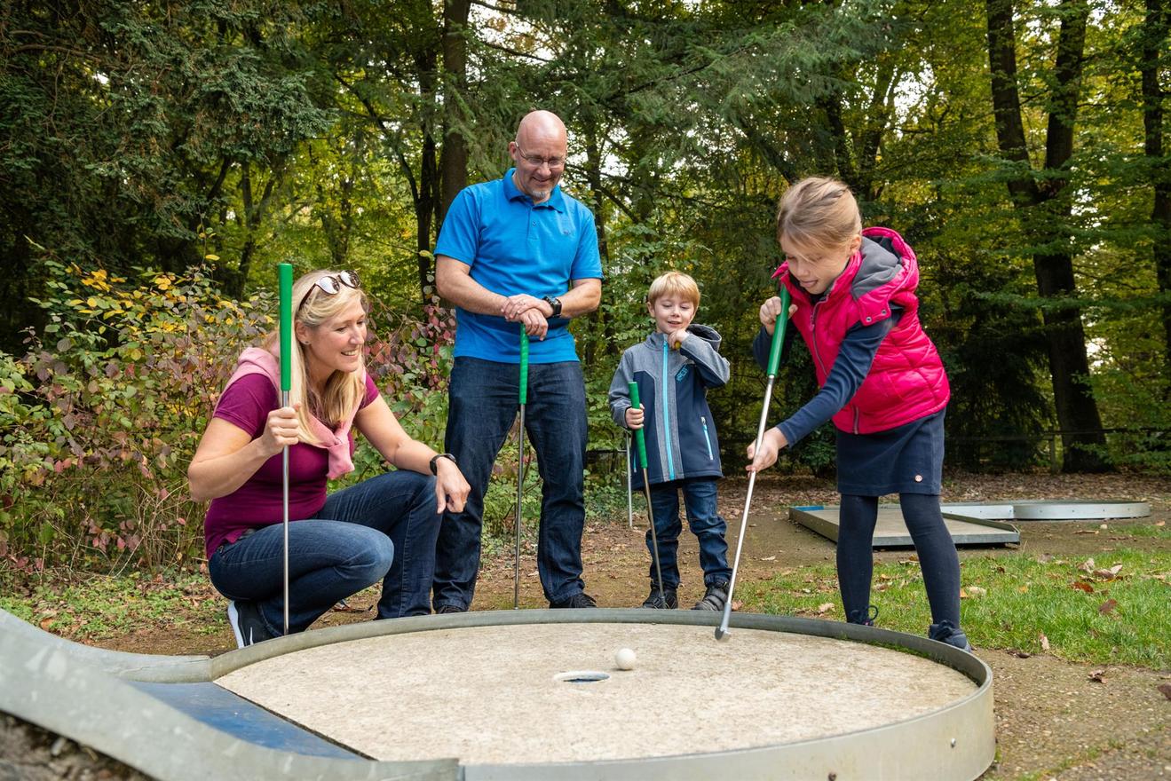 Minigolf im Hain
