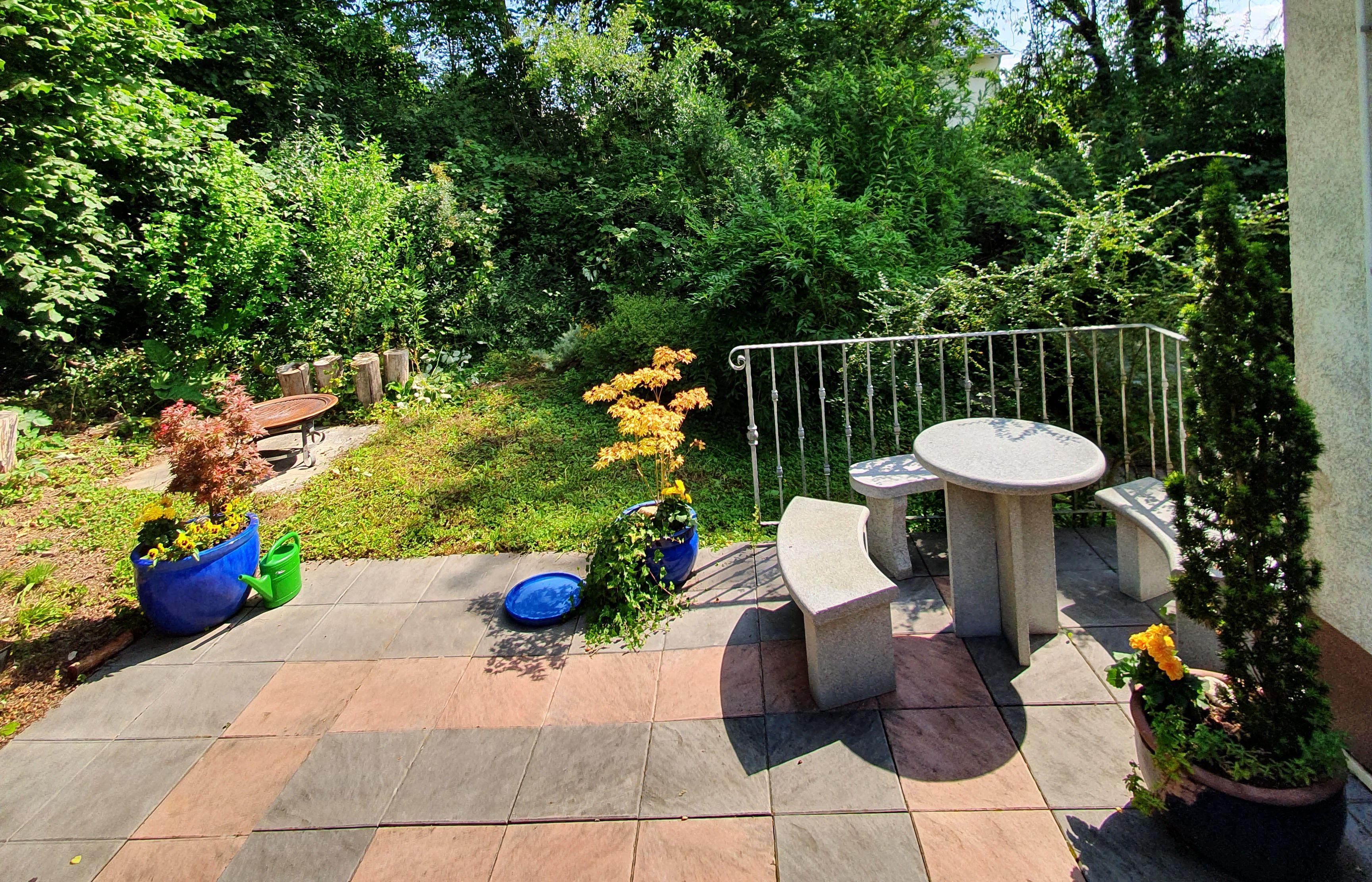 Terrasse mit Blick ins Grüne