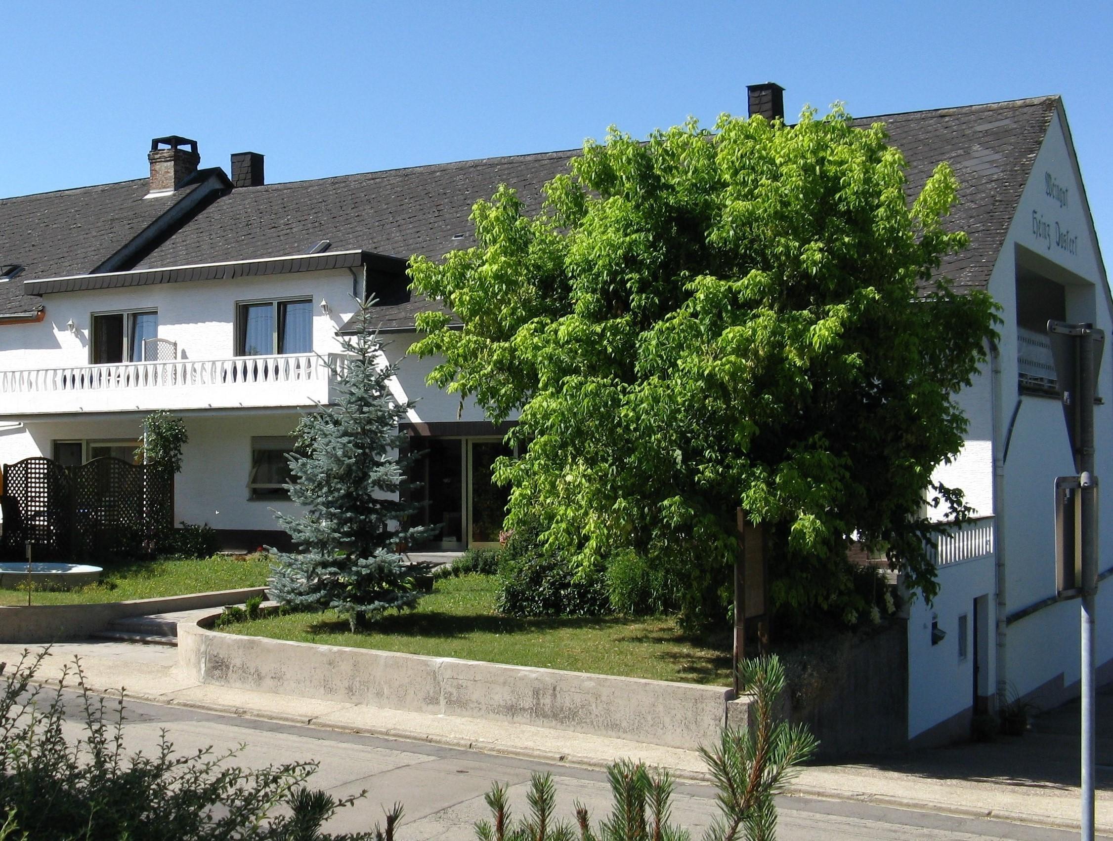 Hausansicht Weingut-Pension-Ferienwohnung