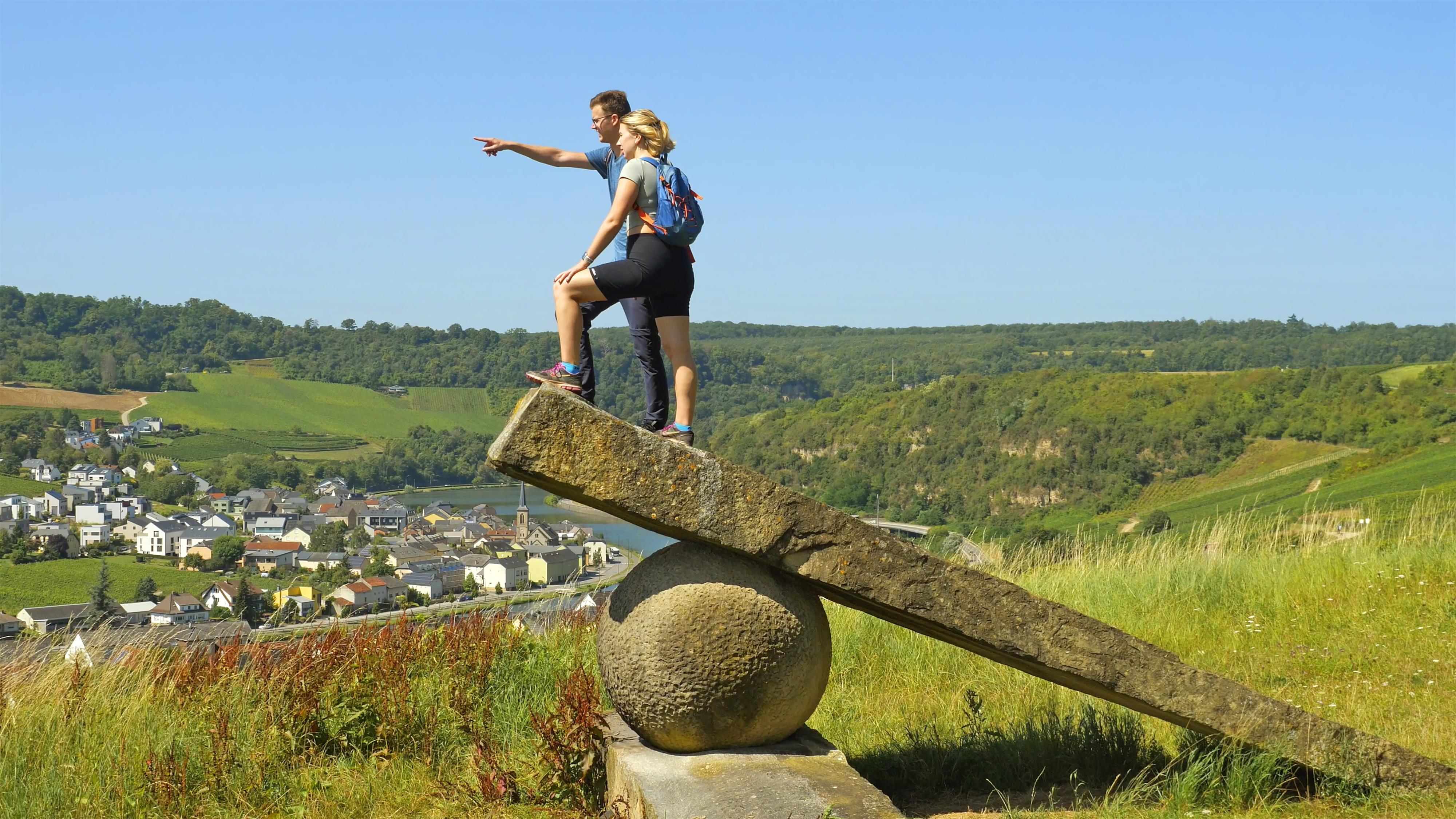 Skulptur "Knie im Gelenk" (3)