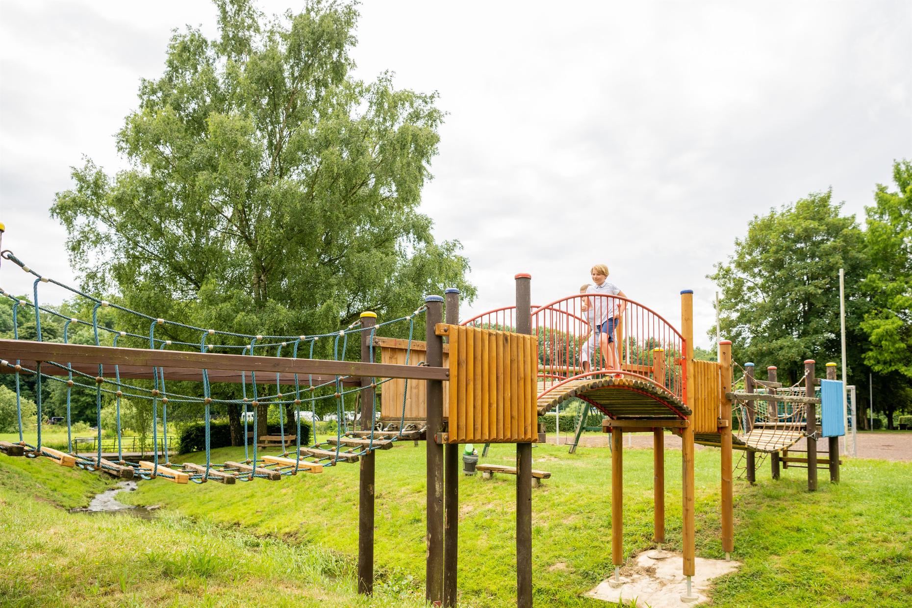 Kletterbrücke über den Hambach