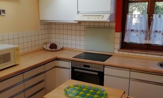 Mikrowelle, Herd mit Backofen und weitere Extras