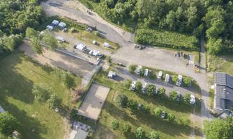 Großzügige Stellplätze in grüner Umgebung