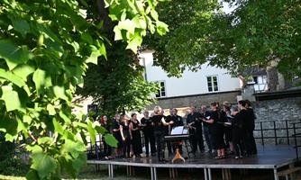 Chorgesang im Garten Eberhard