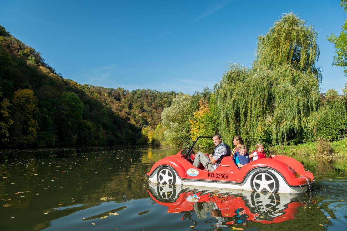 Tretbootspaß auf der Lahn