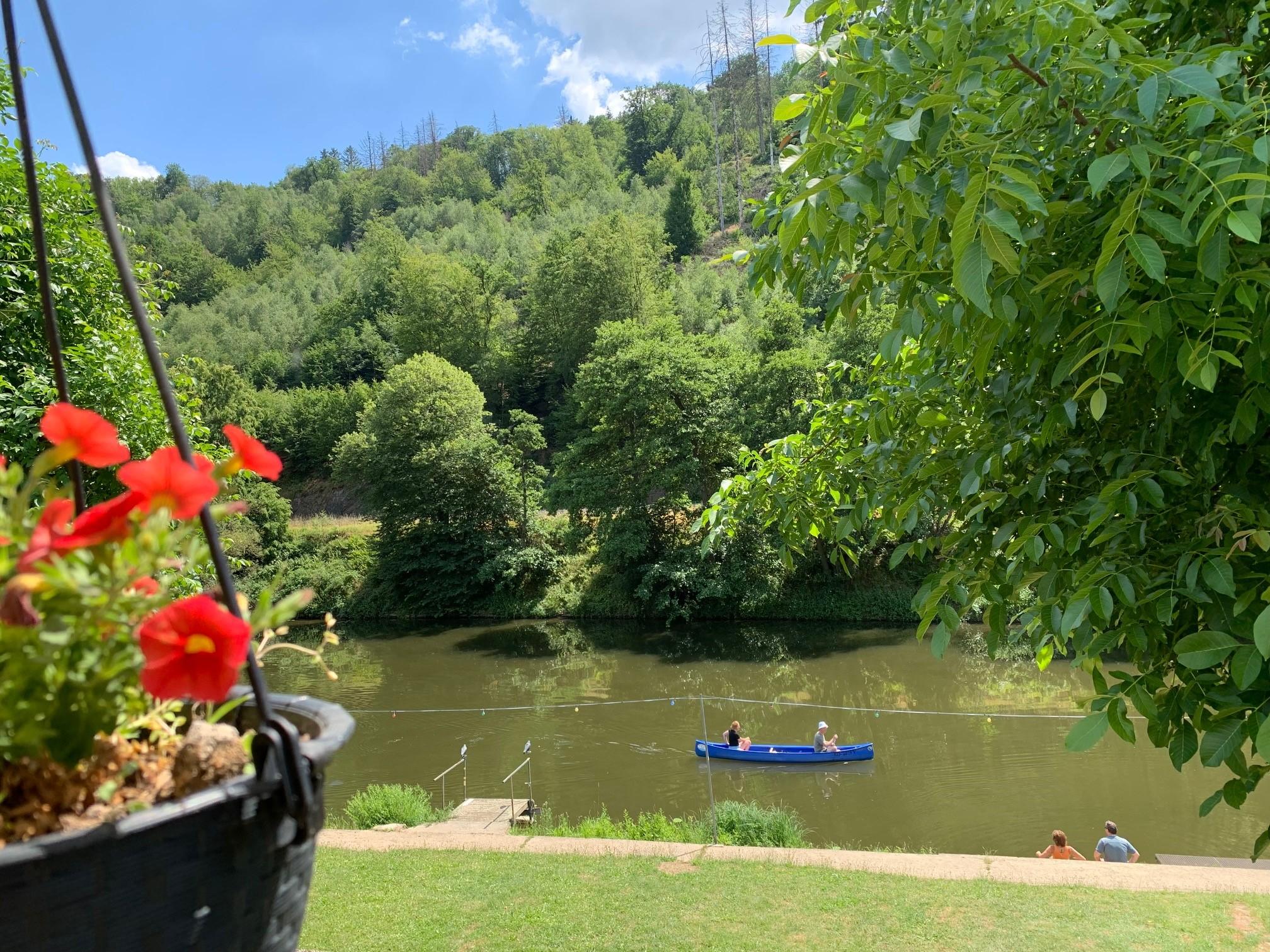 Blick auf die Lahn von der Terasse aus