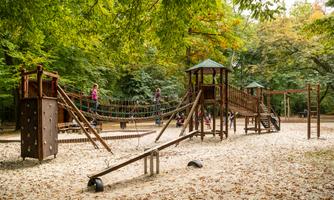 Abenteuerspielplatz im Hain – Spielen, klettern und entdecken