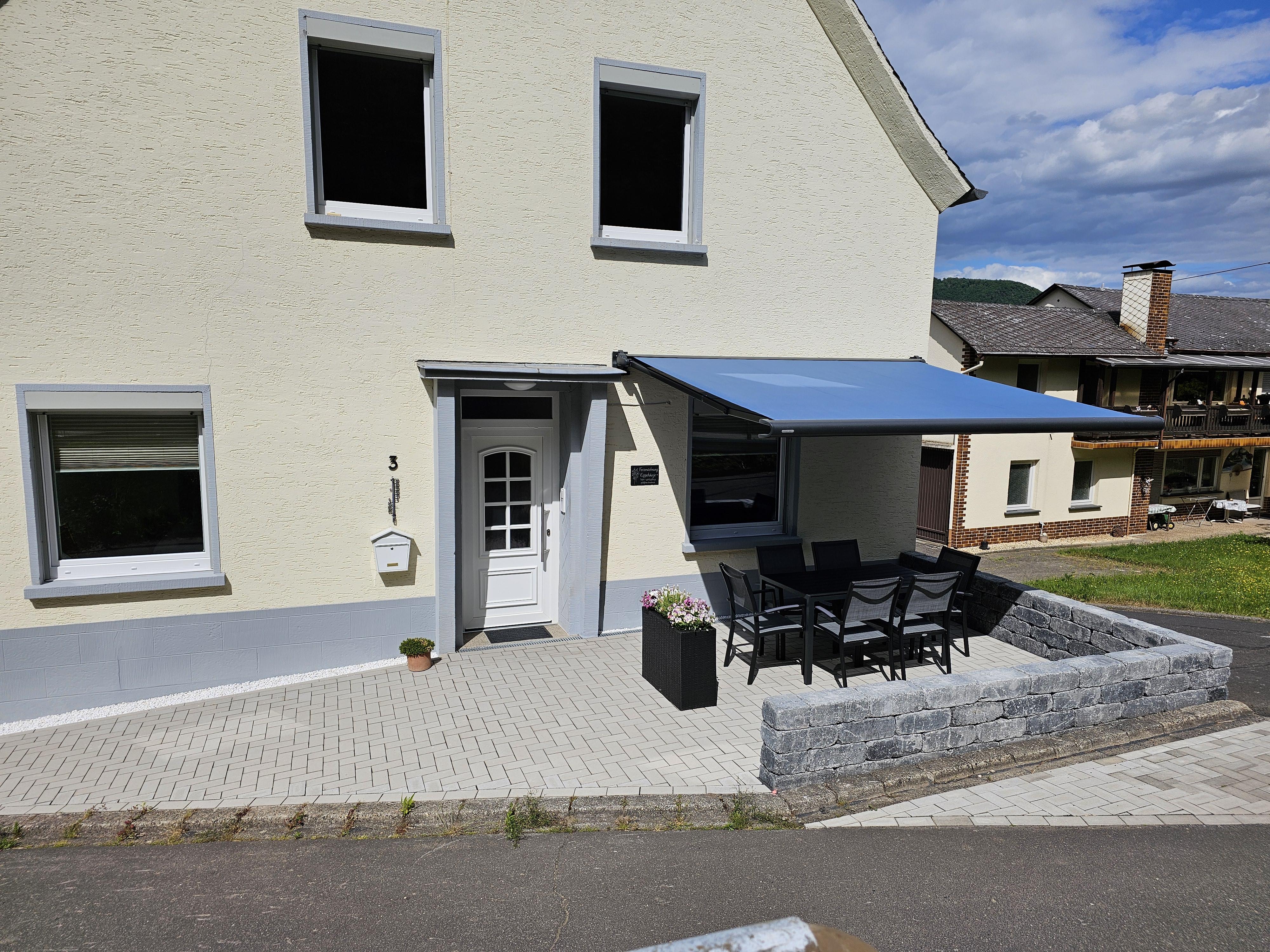 Eingang mit Terasse