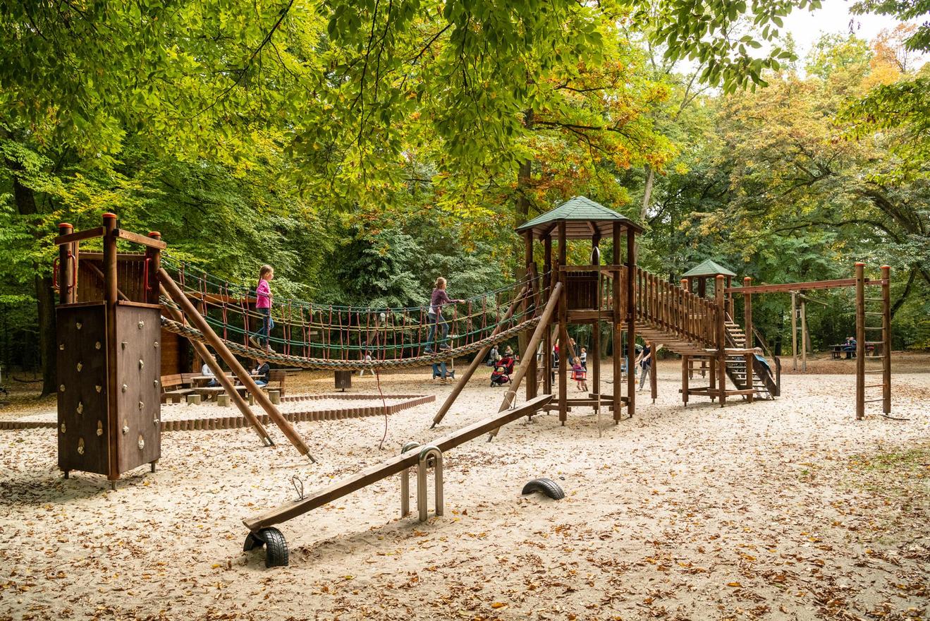 Abenteuerspielplatz im Hain