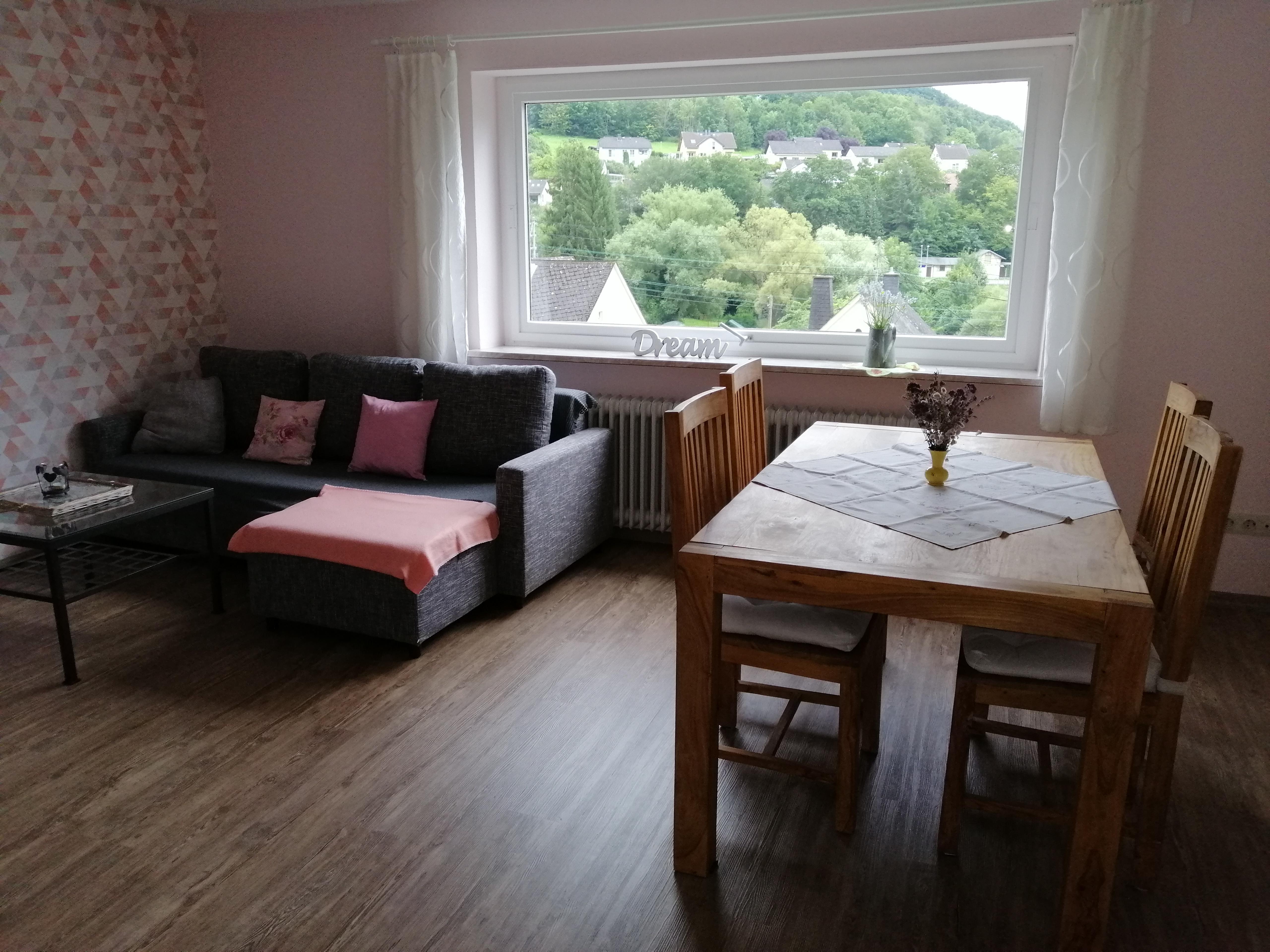 Wohnzimmer mit Schlafcouch