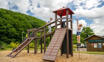 Spielplatz im Mehrgenerationenpark in Hambach