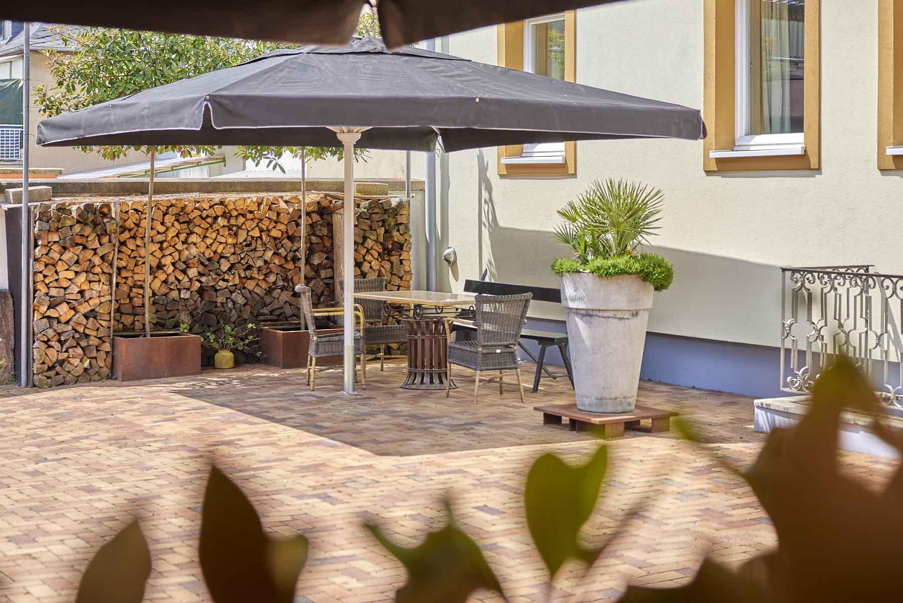 Sitzgelegenheit im Innenhof