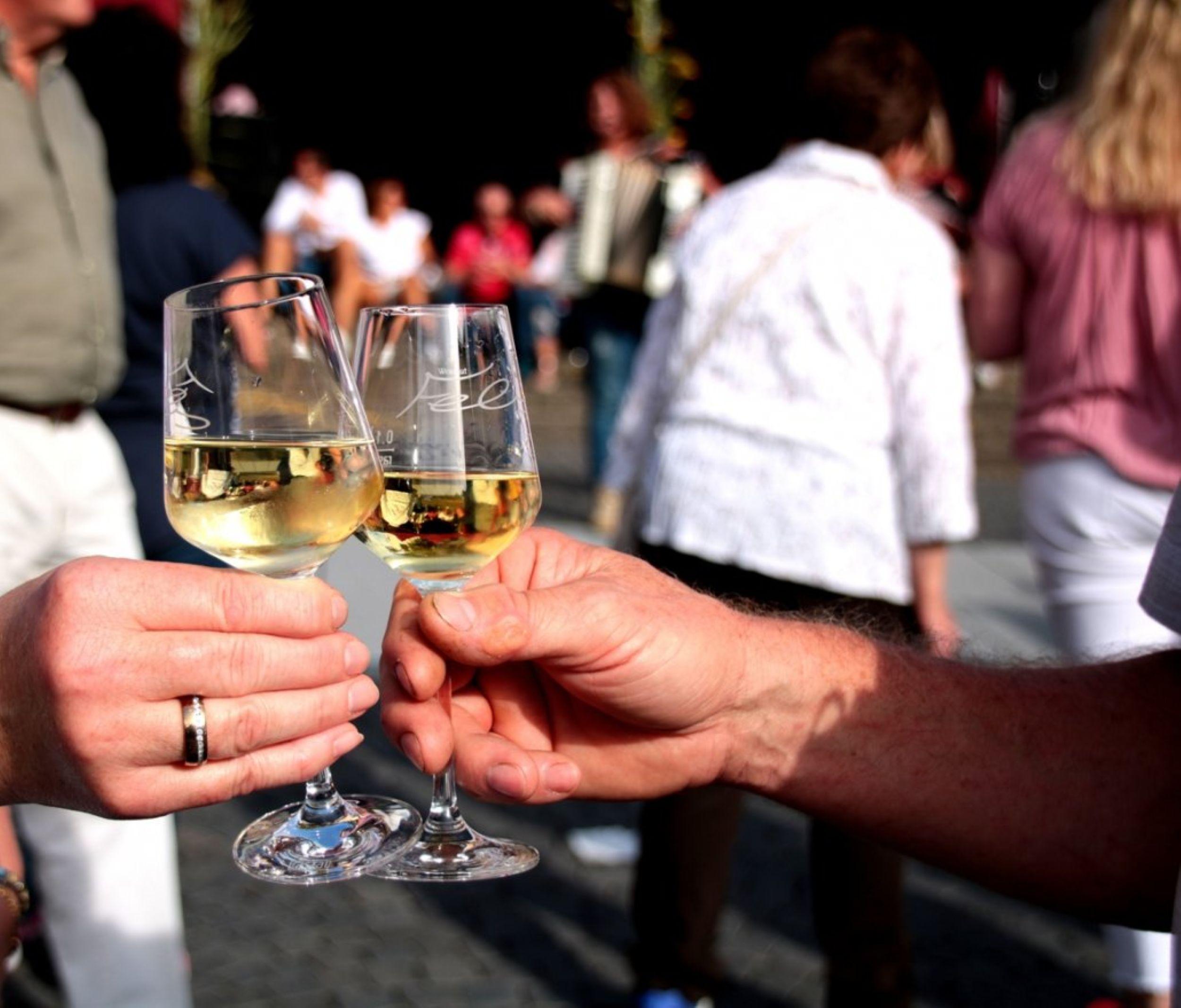 Wein- und Schlemmerfest mit verkaufsoffener Sonntag