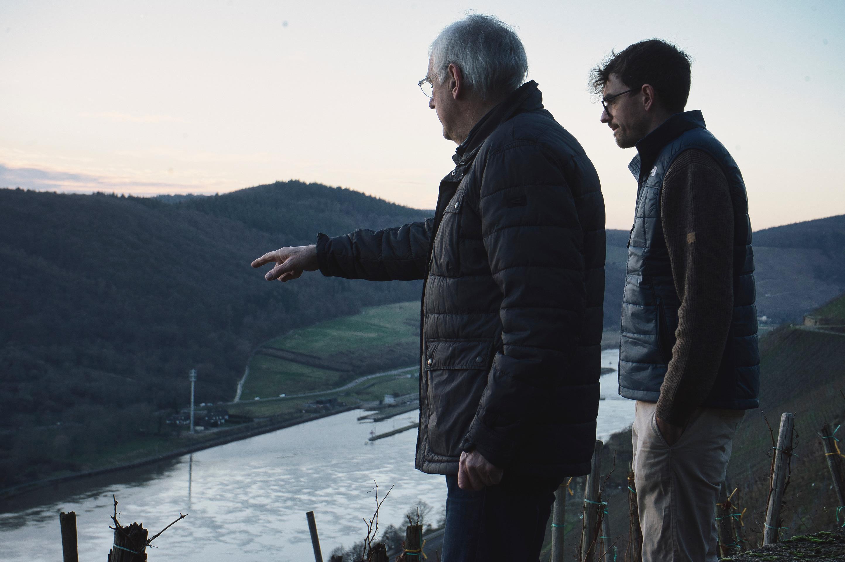 Martin und Matthias Kerpen im Weinberg