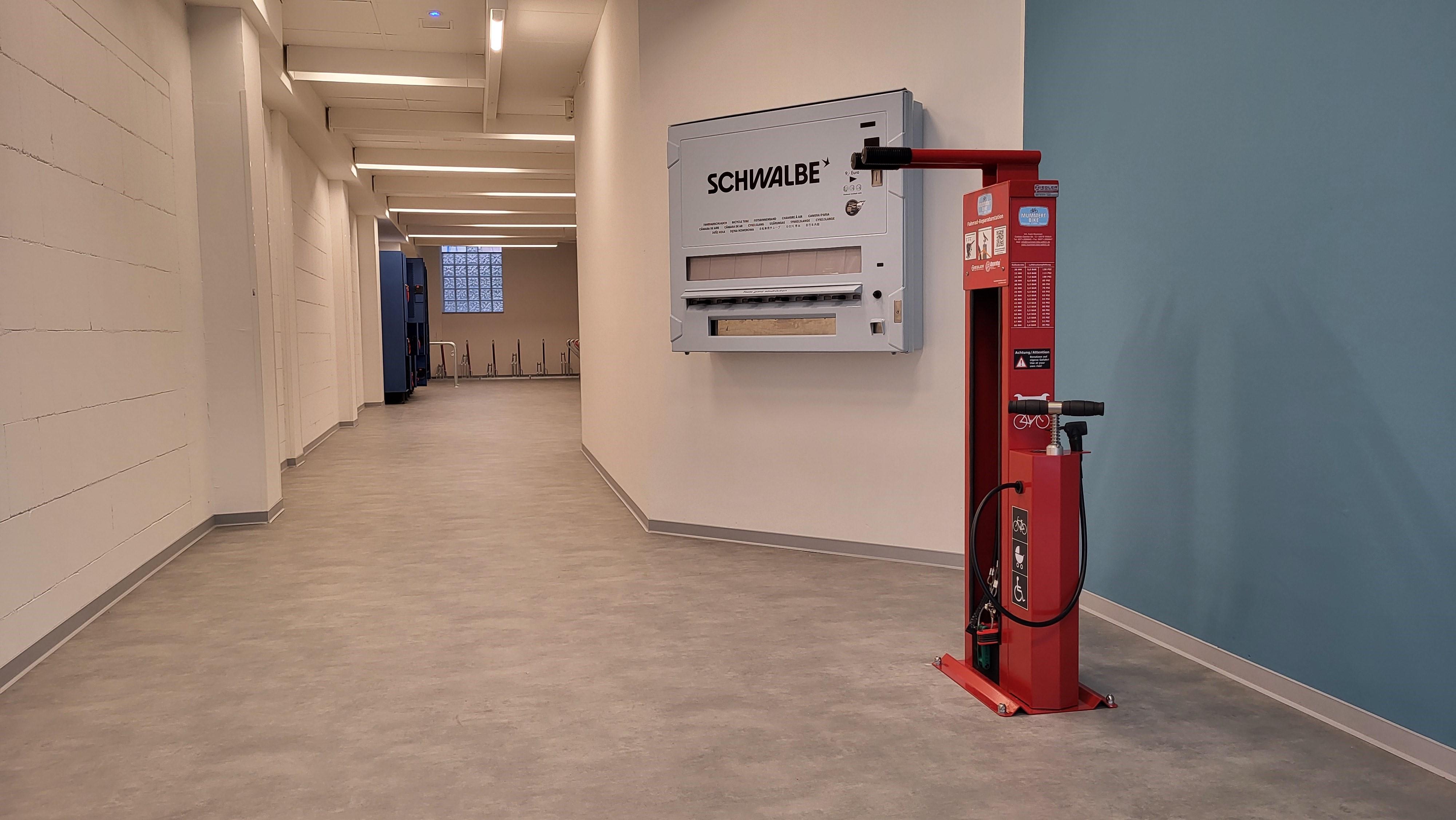 Servicestation und Schlauchautomat Radgarage