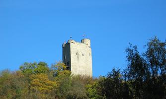 Über dem Dorf: Burg Laurenburg