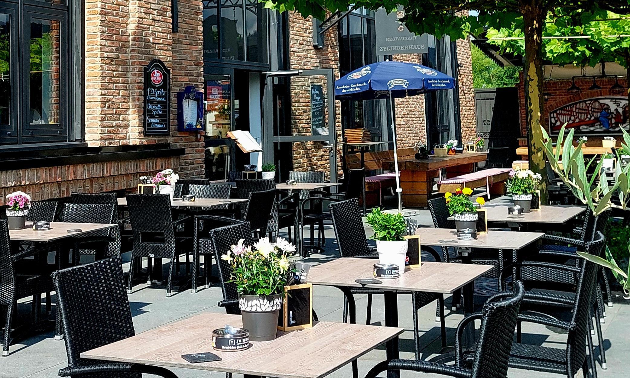 Biergarten vor dem Zylinderhaus