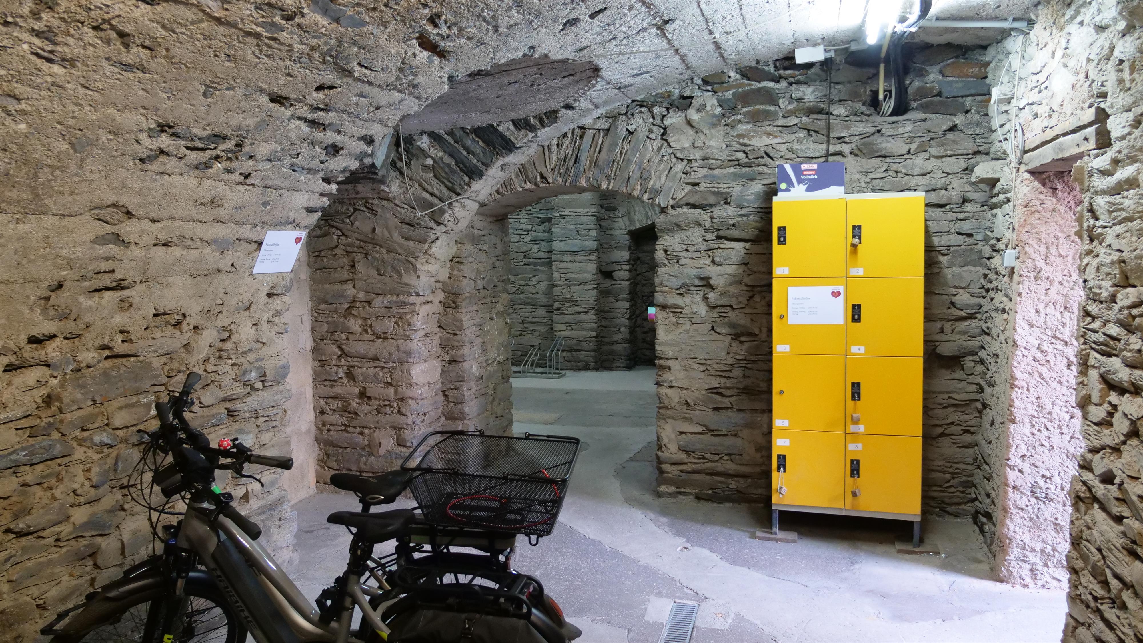 Fahrradkeller mit Schrank