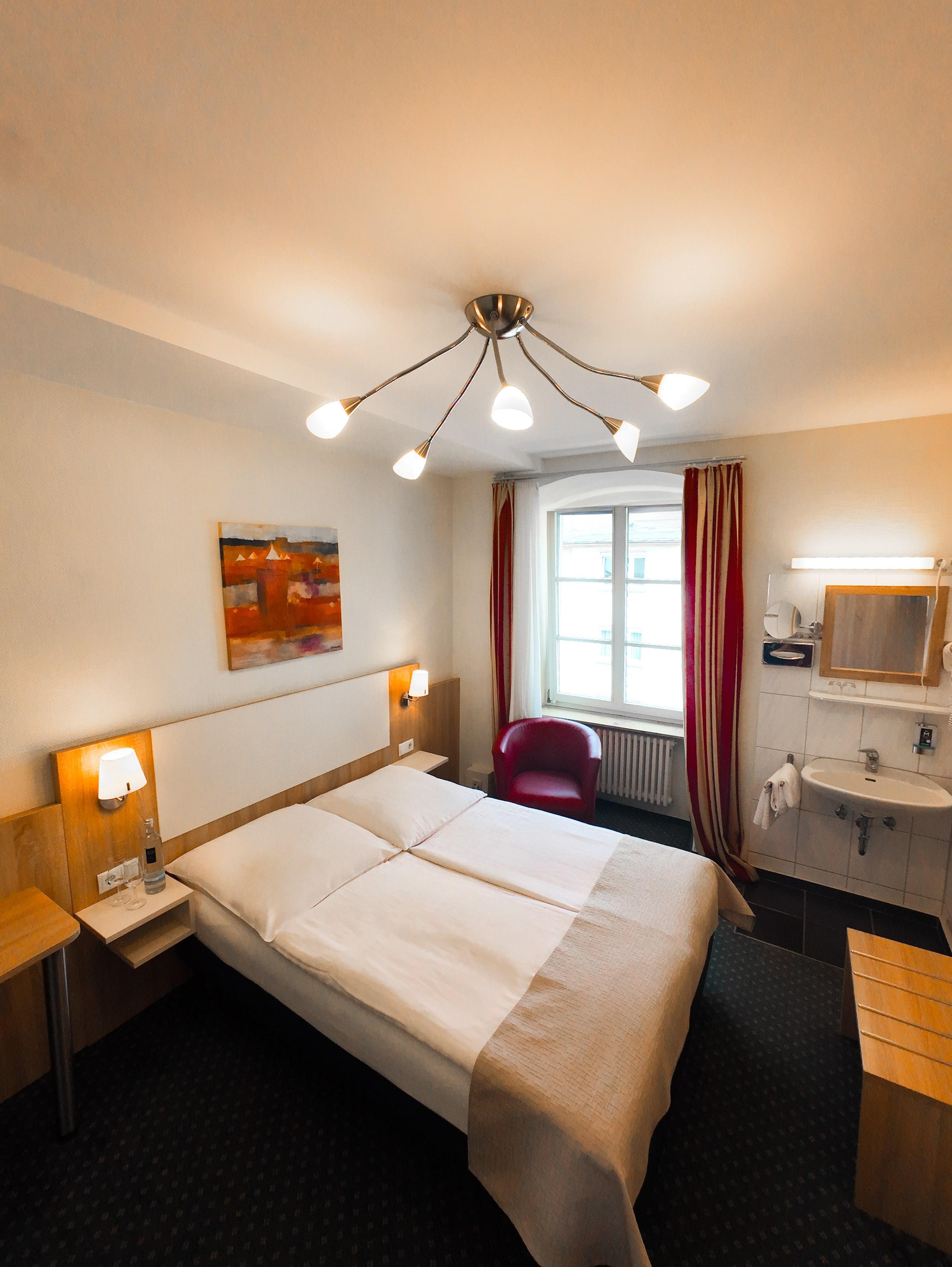 Doppelzimmer mit franz. Bett (1,40 x 2,00 m)