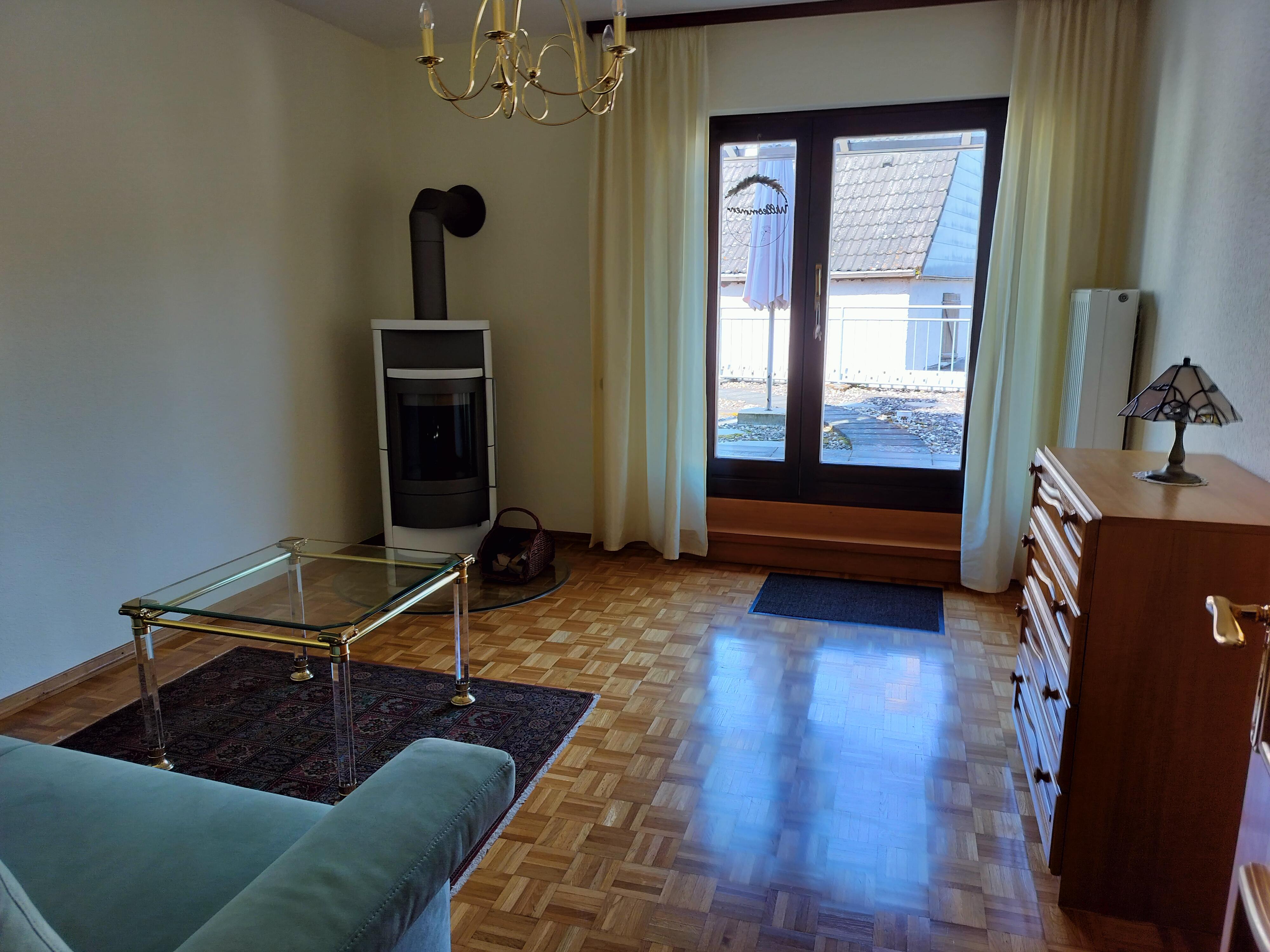 Eingang und Kaminzimmer der Ferienwohnung