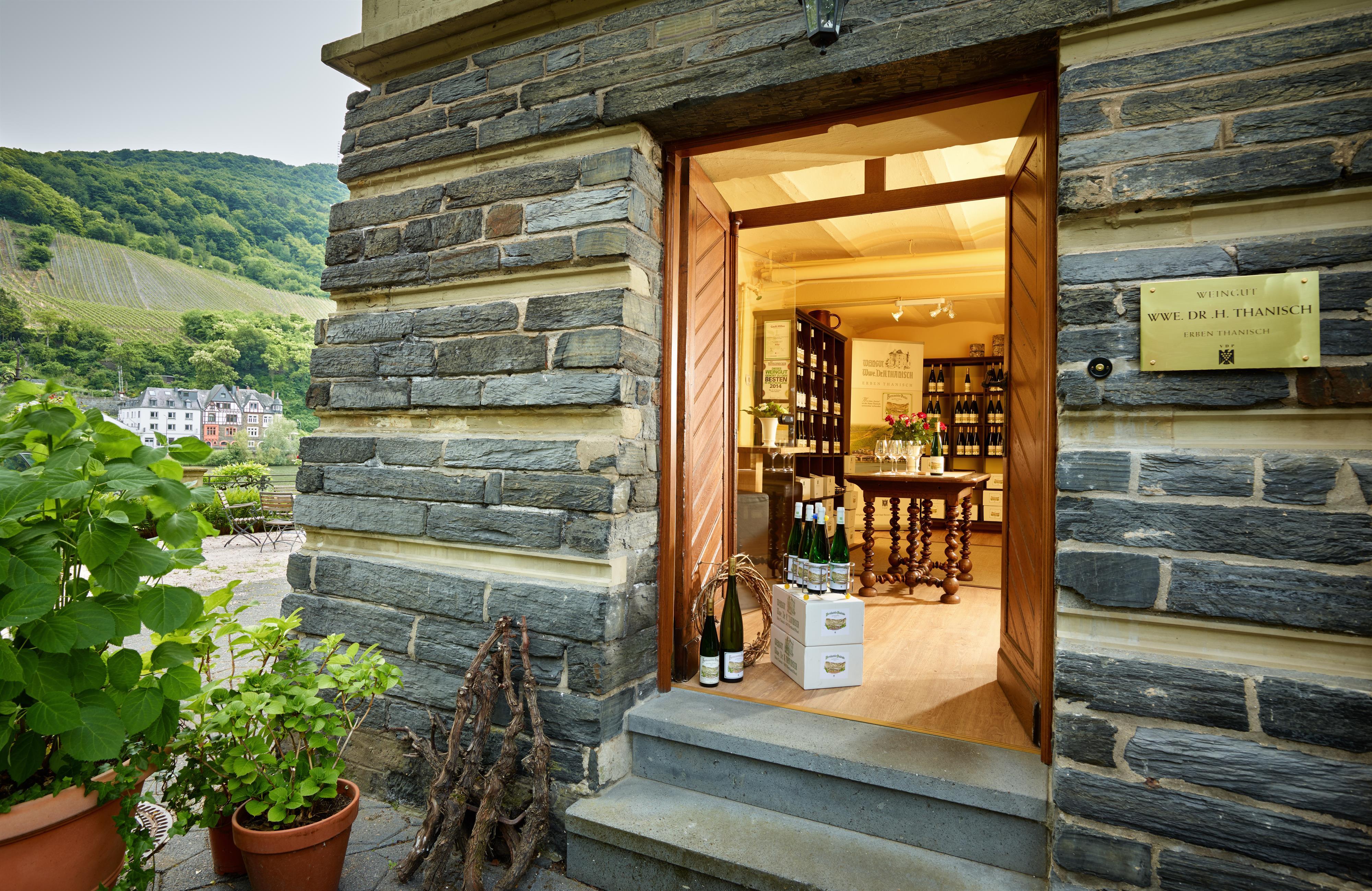 Villa Thanisch: Estate pub