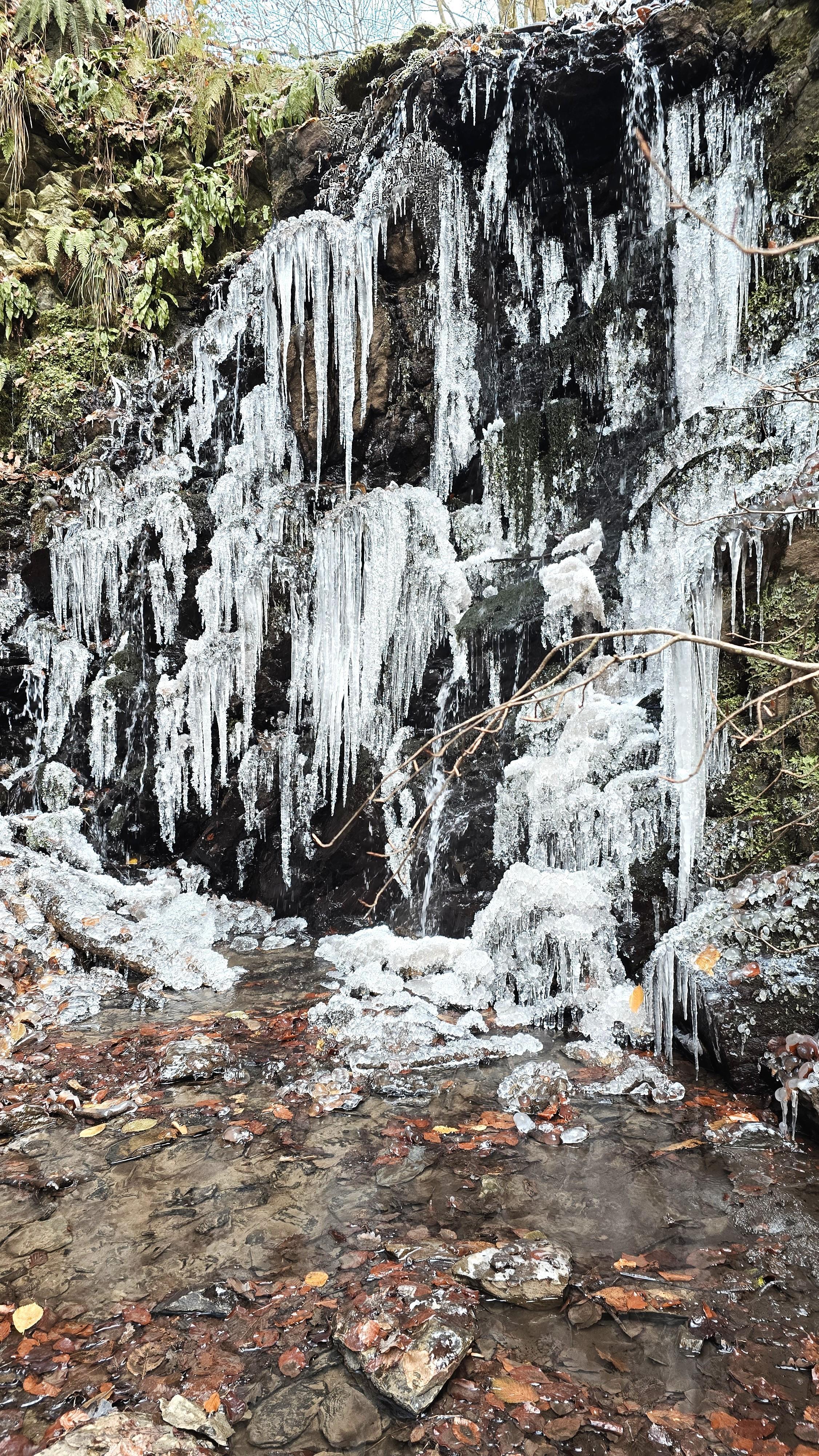 Wasserfall im Winter