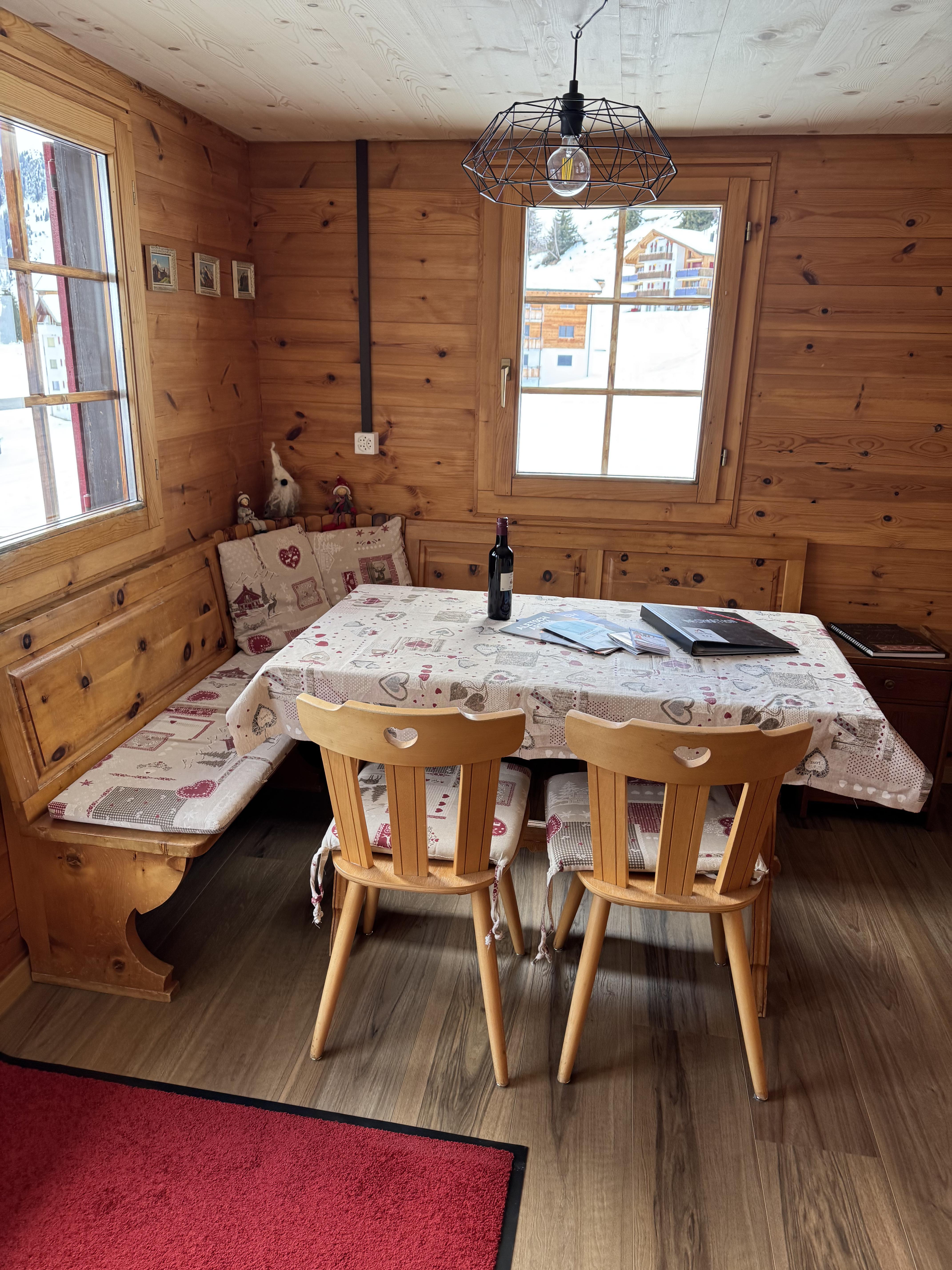 Wohnzimmer - Tisch mit Sitzecke Wohnzimmer - Tisch mit Sitzecke