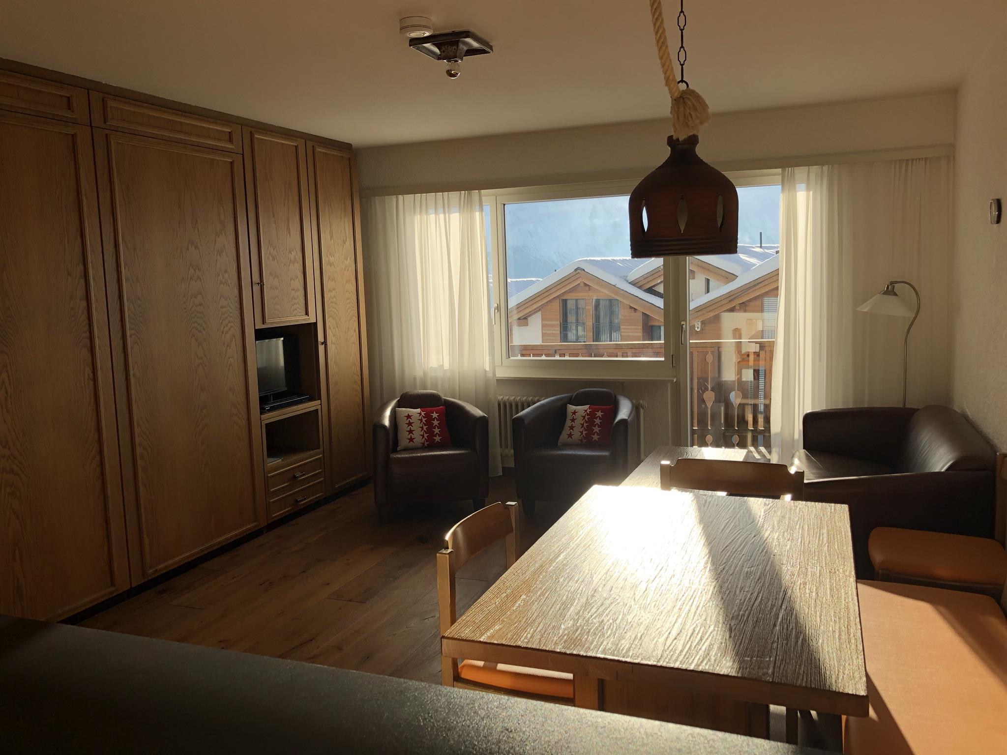 Wohn-/Esszimmer mit Schrankbetten Wohn-/Esszimmer mit Schrankbetten