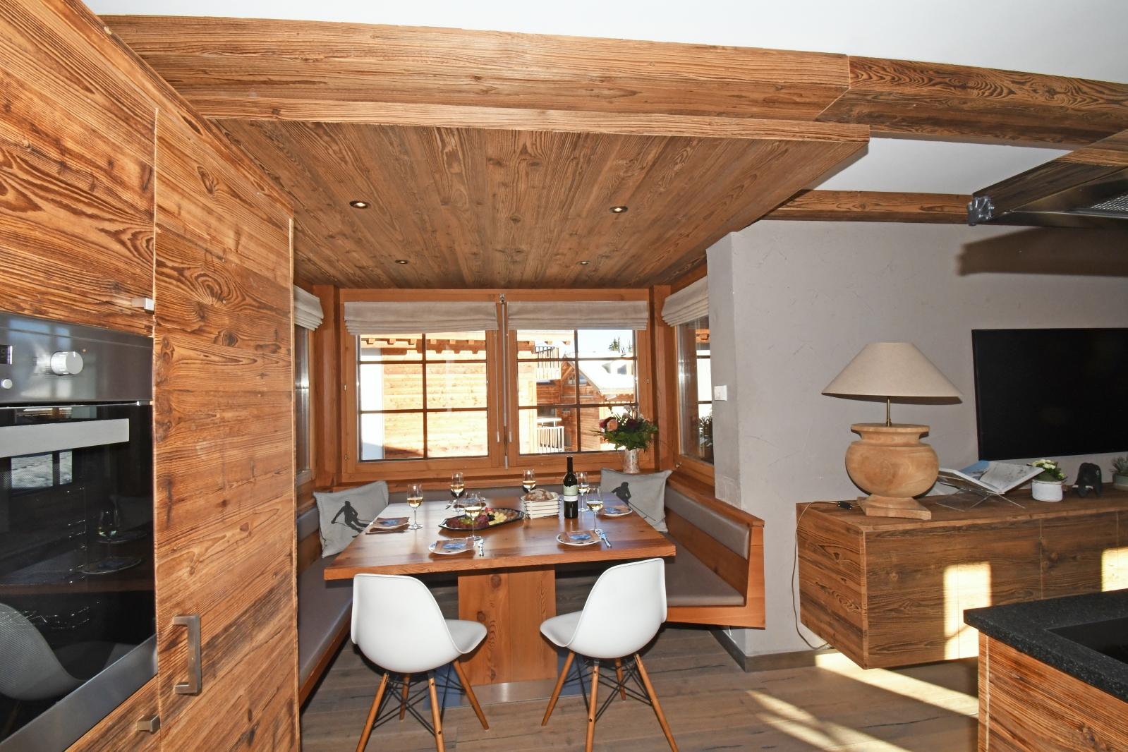 Chalet Wilhelm Tell OG Ost- Wohnküche, Esstisch Chalet Wilhelm Tell OG Ost- Wohnküche, Esstisch