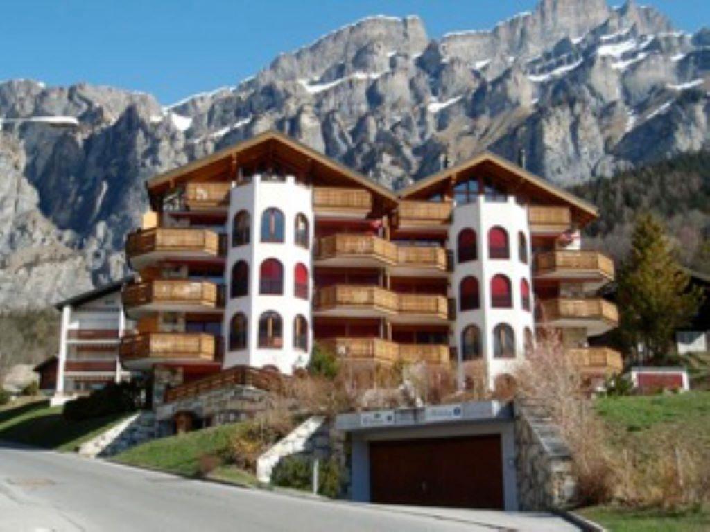 Château_garageneinfahrt_sommer Château_garageneinfahrt_sommer