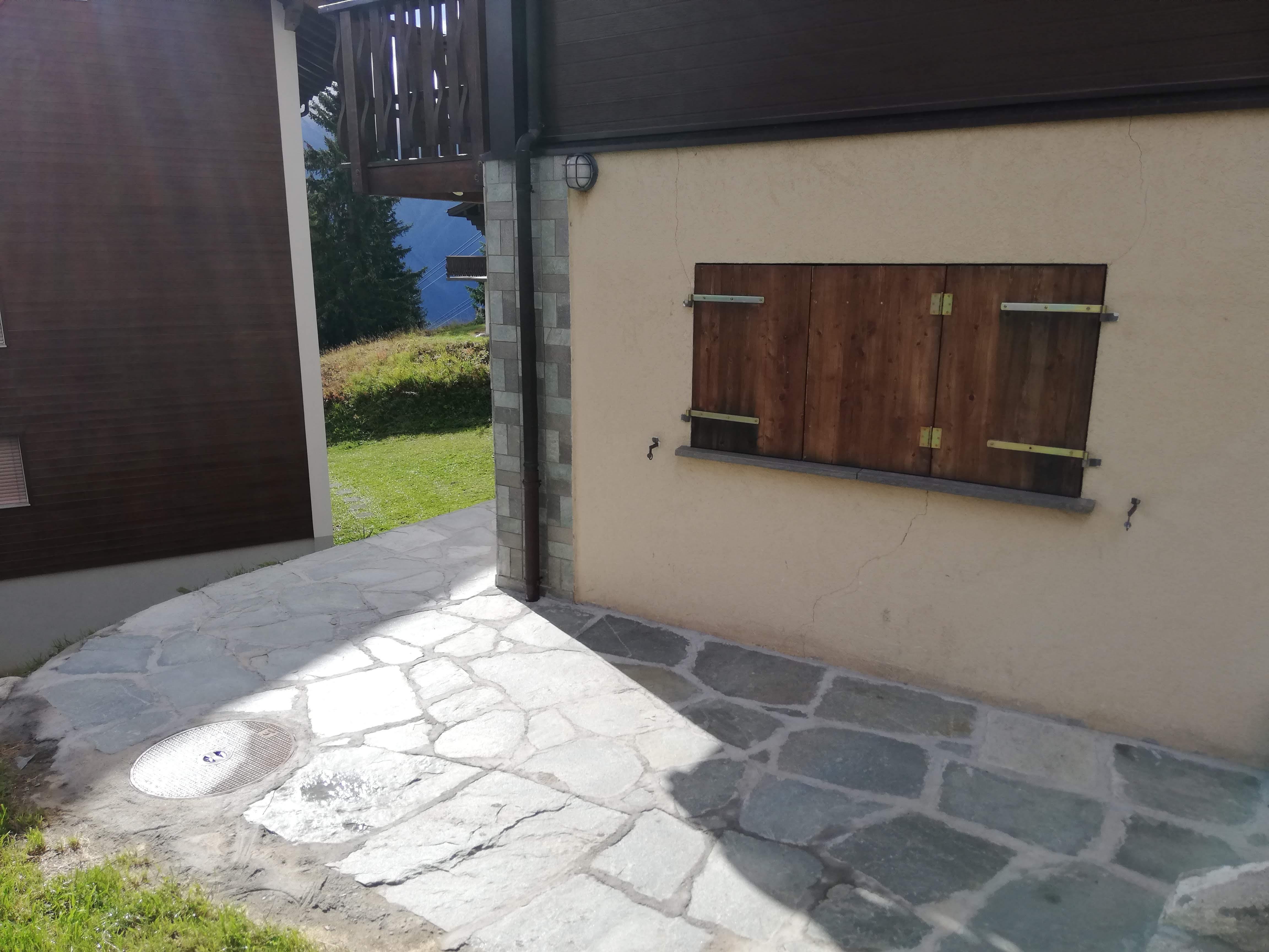 Zugang zu Wohnung Ost & West Zugang zu Wohnung Ost & West