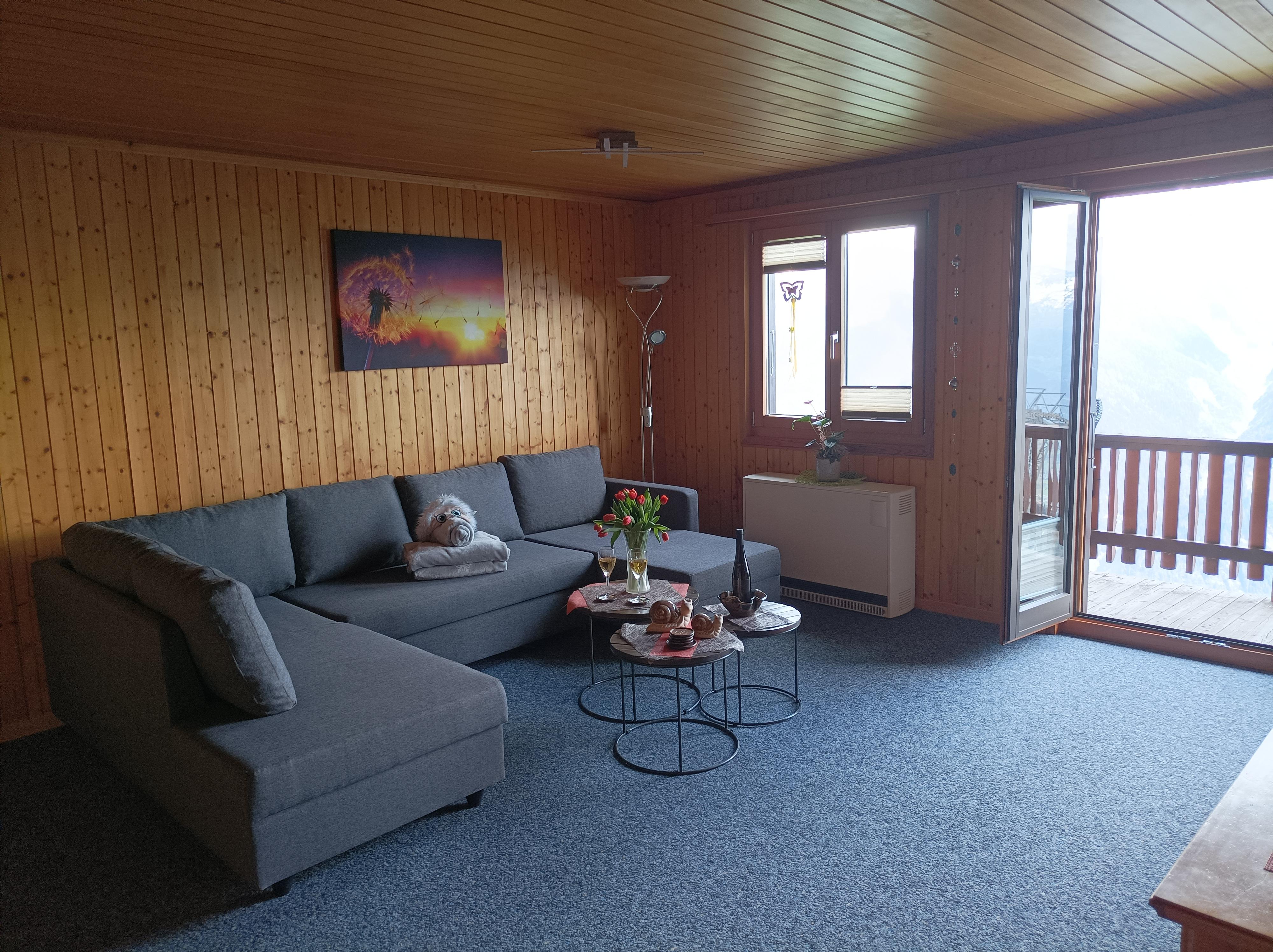 Wohnzimmer Gesellschaftsspiele_20220515_145955 Wohnzimmer Gesellschaftsspiele_20220515_145955