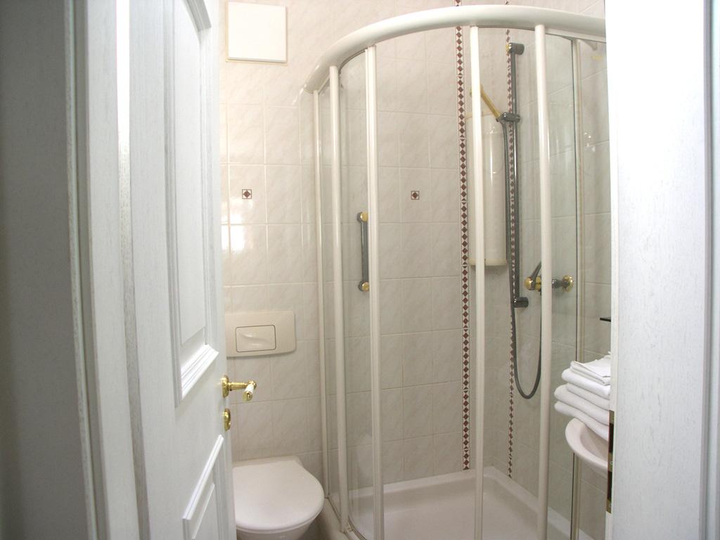 Adlerhorst 41_dusche-WC Adlerhorst 41_dusche-WC