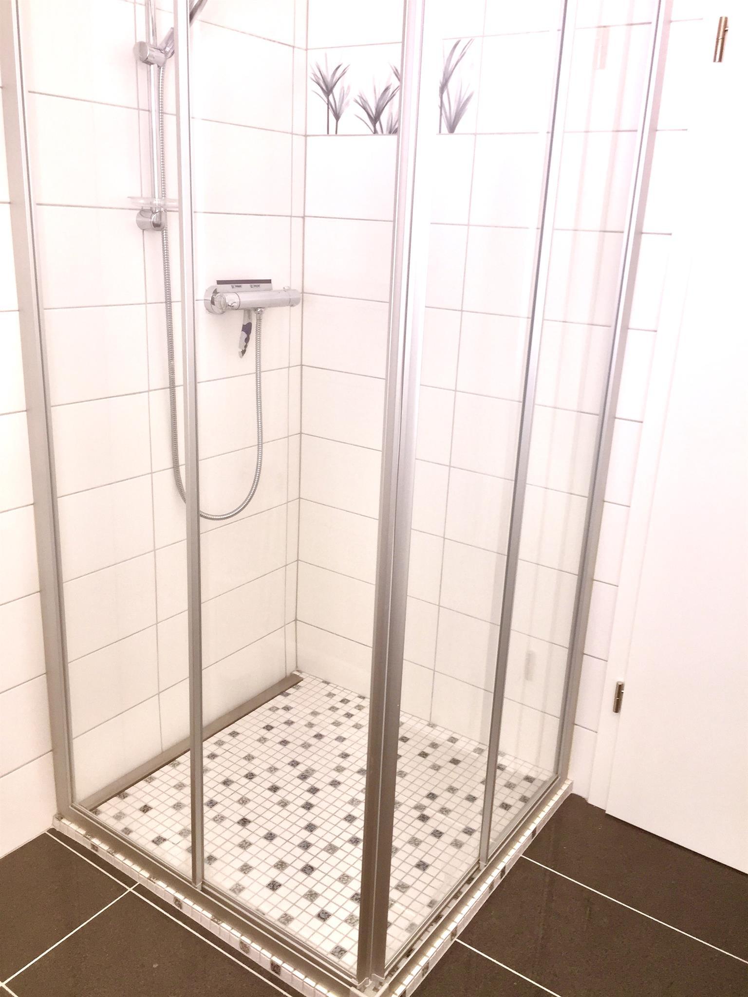 Soldanella 2_dusche-WC_a Soldanella 2_dusche-WC_a