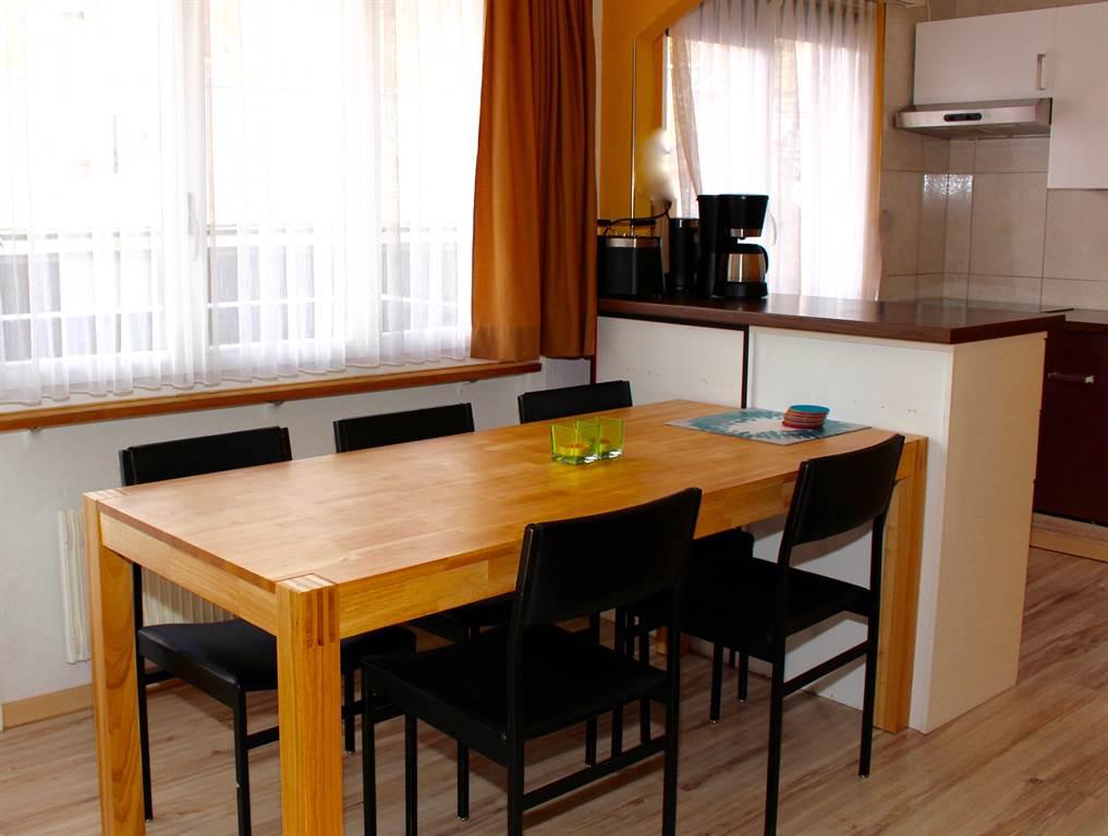 1. Essecke mit offener Küche3 (1) 1. Essecke mit offener Küche3 (1)