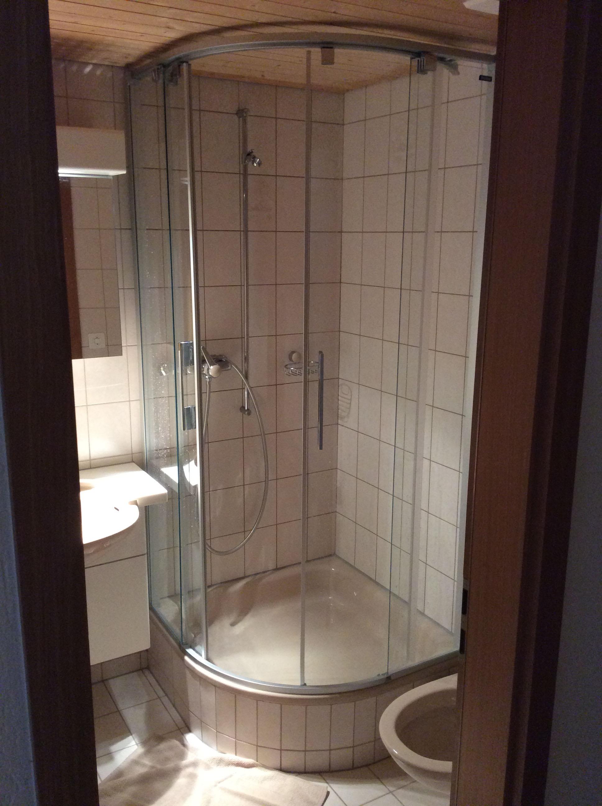 Nadja 10_dusche-WC_a Nadja 10_dusche-WC_a