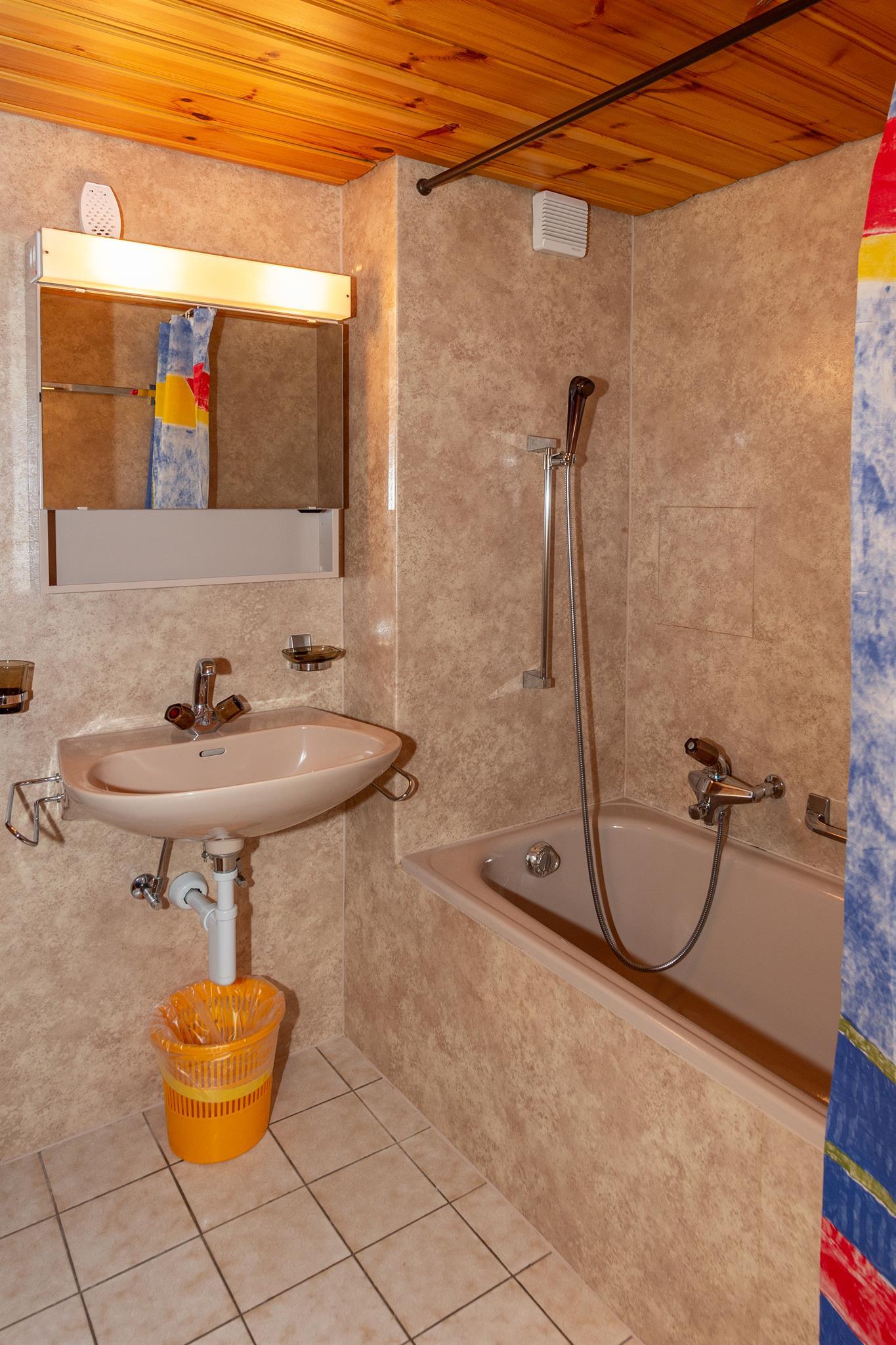 Badezimmer Hubertus 2 _02 Badezimmer Hubertus 2 _02