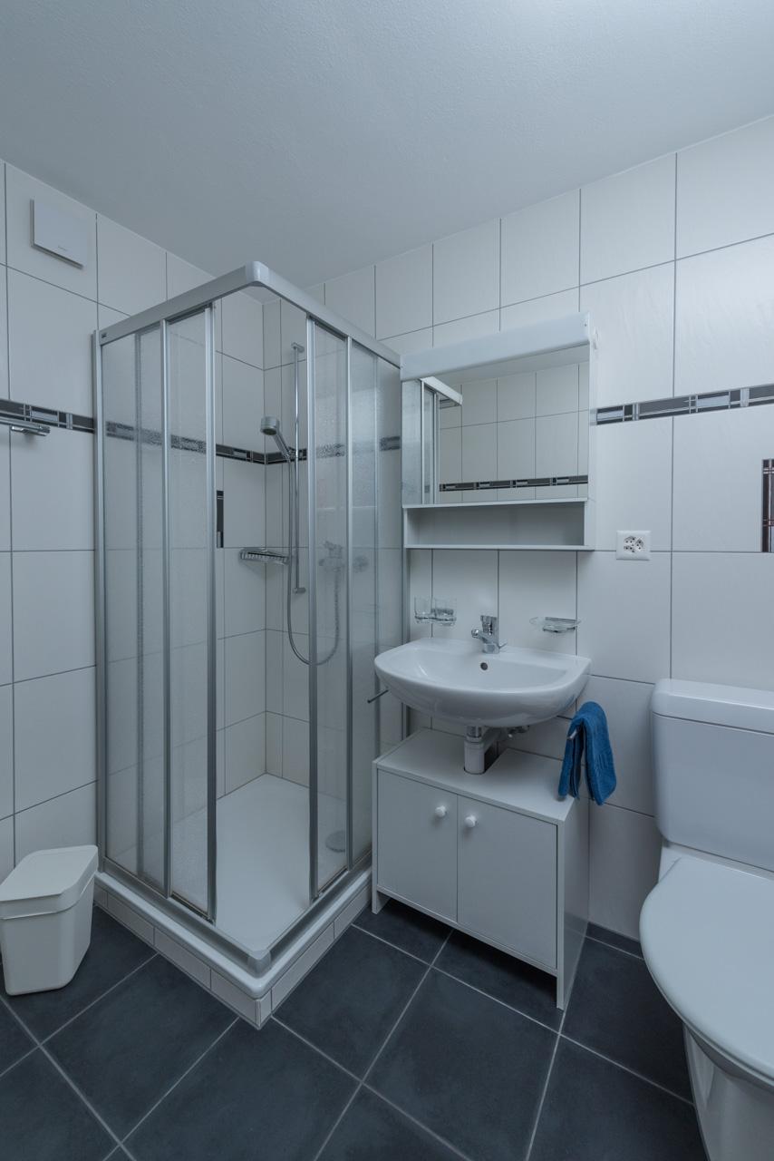 Badezimmer mit Dusche Badezimmer mit Dusche