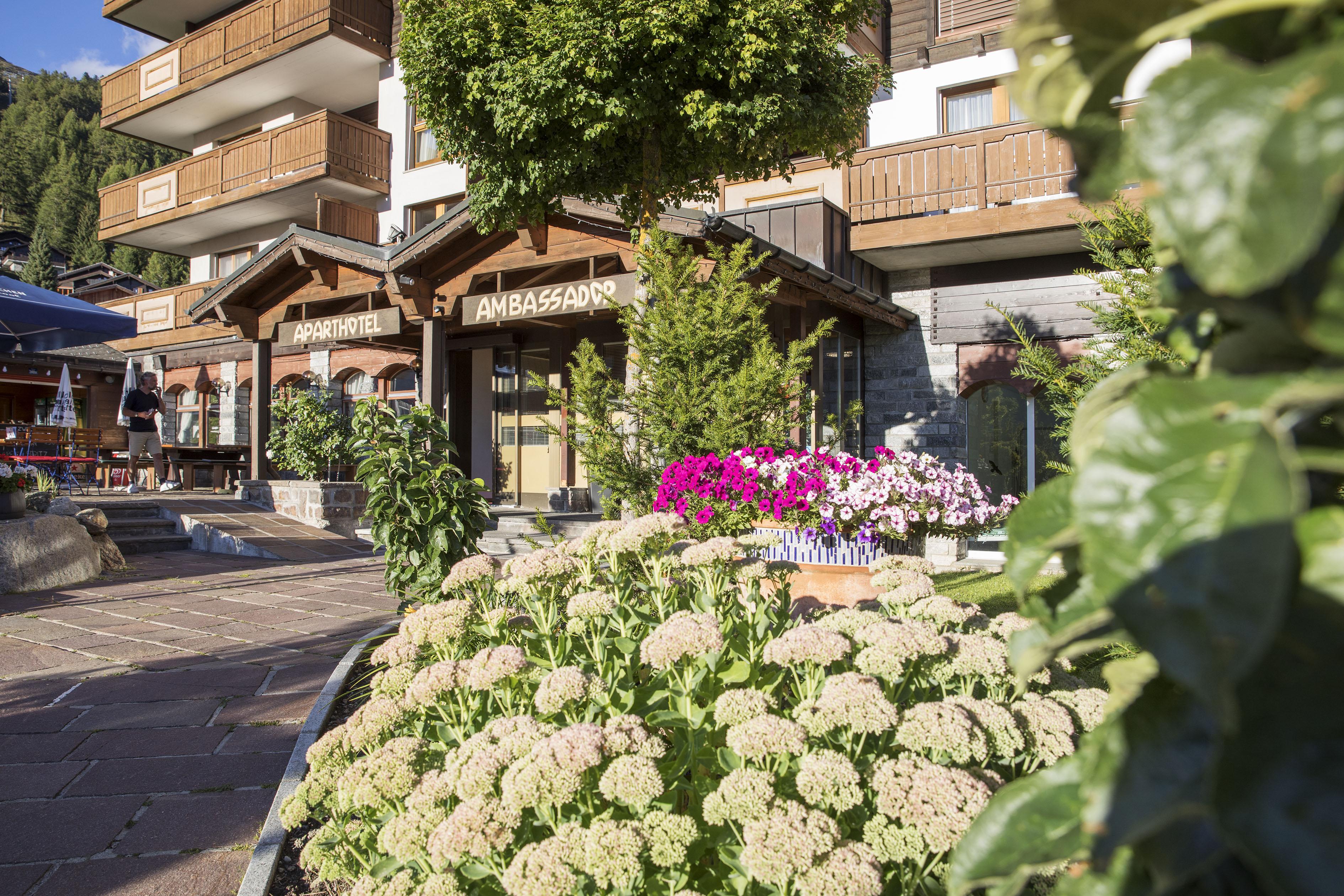 Eingang_aussen_2_999 Eingang_aussen_2_999