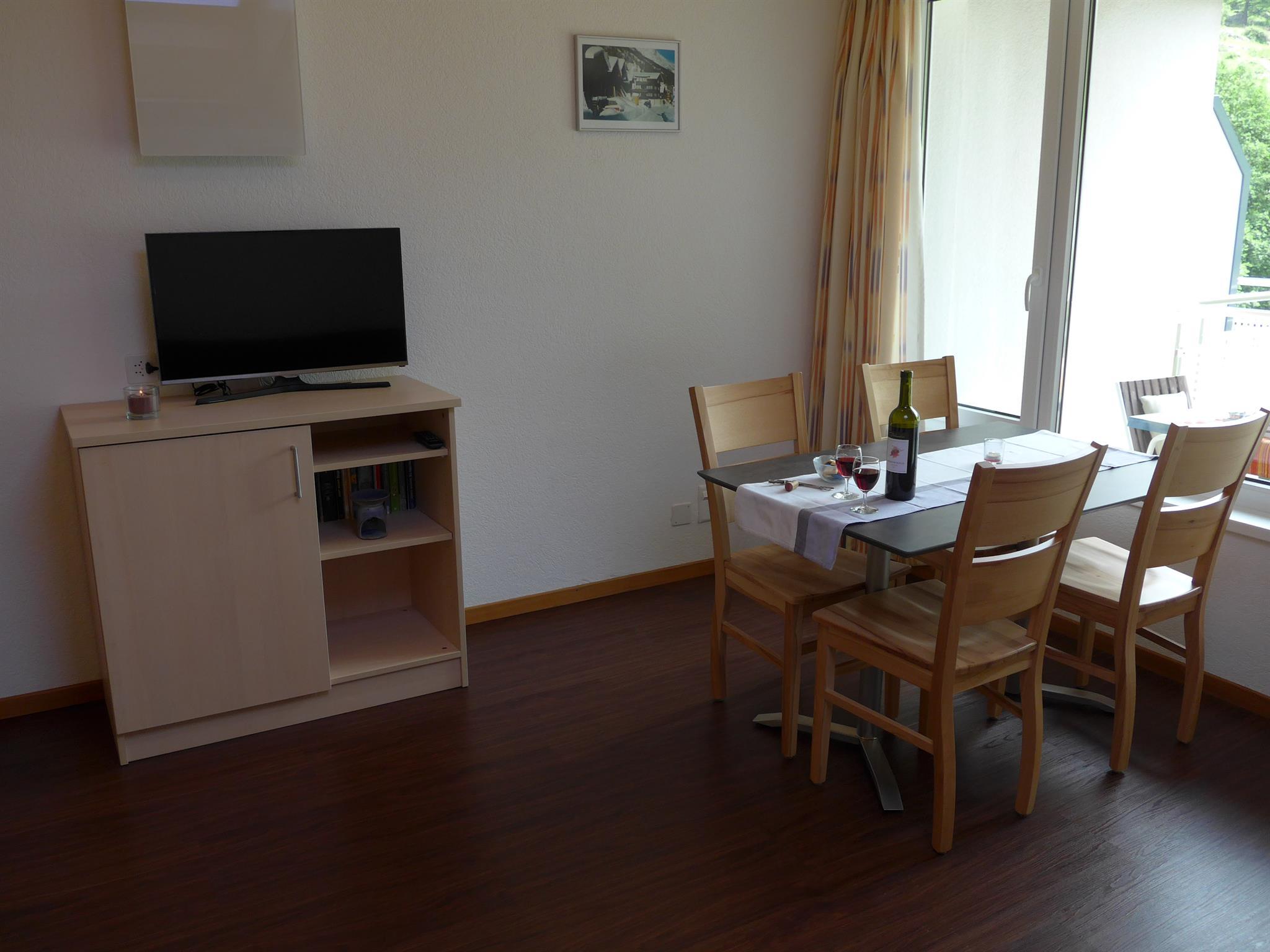 Essbereich und TV - 3-Zimmerwohnung WEST Essbereich und TV - 3-Zimmerwohnung WEST