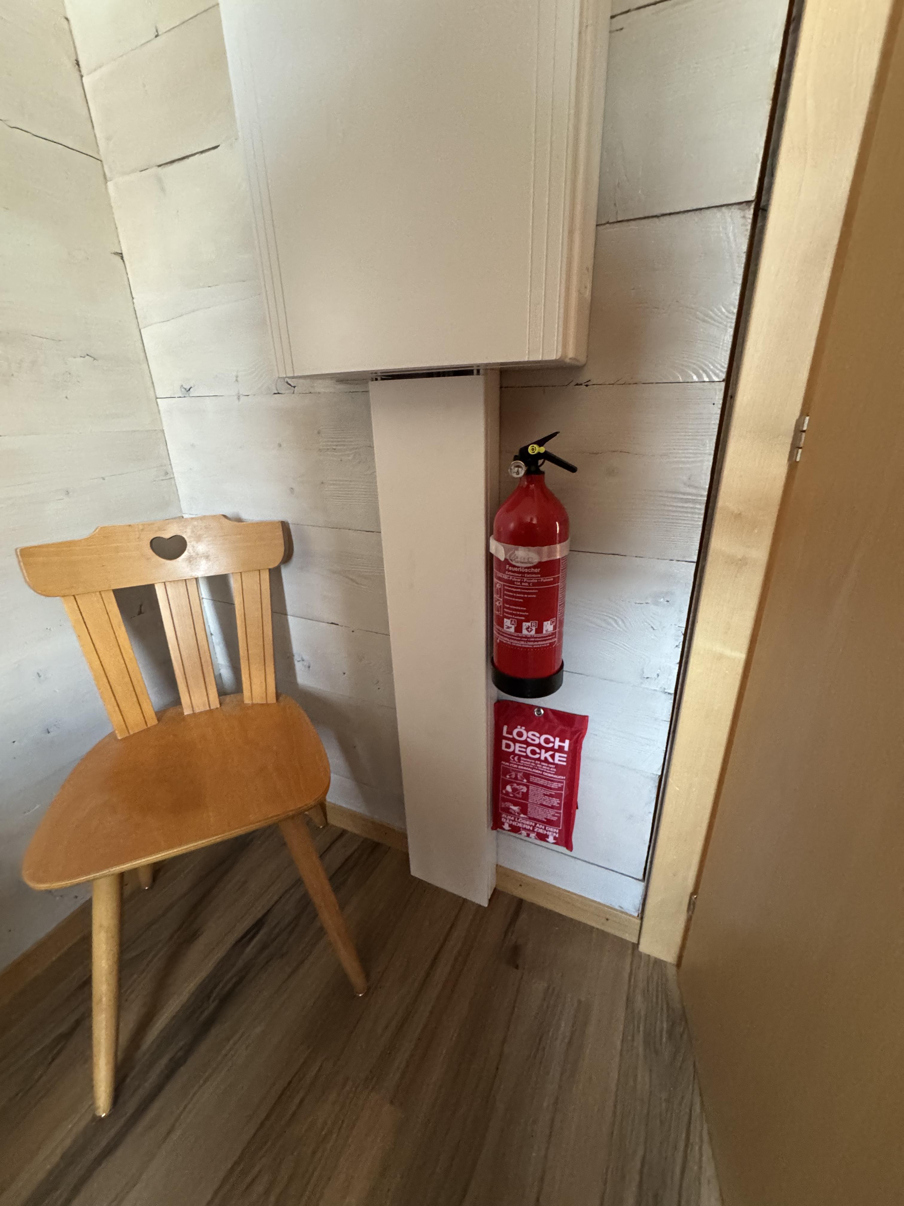 Küche - Elektrotableau - Feuerlöscher - Löschdecke Küche - Elektrotableau - Feuerlöscher - Löschdecke