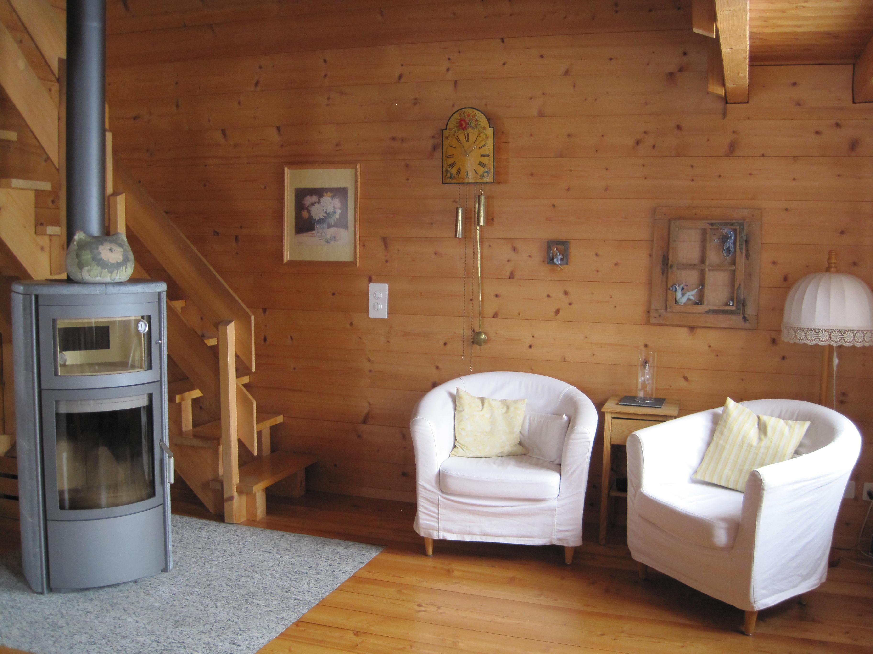 Wohnraum mit Specksteinofen Wohnraum mit Specksteinofen