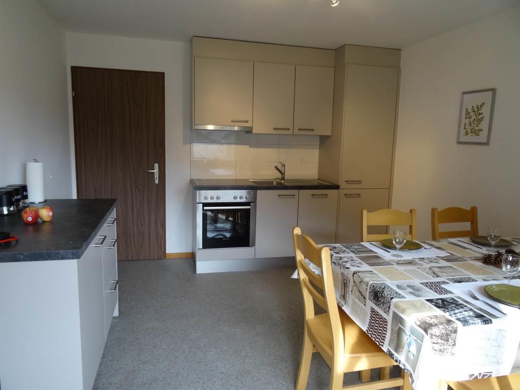 Küche mit Esstisch. Küche mit Esstisch.