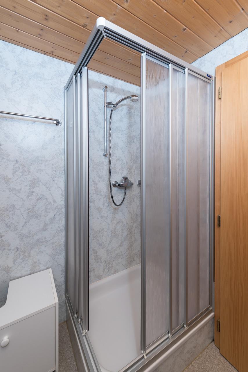 Badezimmer mit Dusche Badezimmer mit Dusche